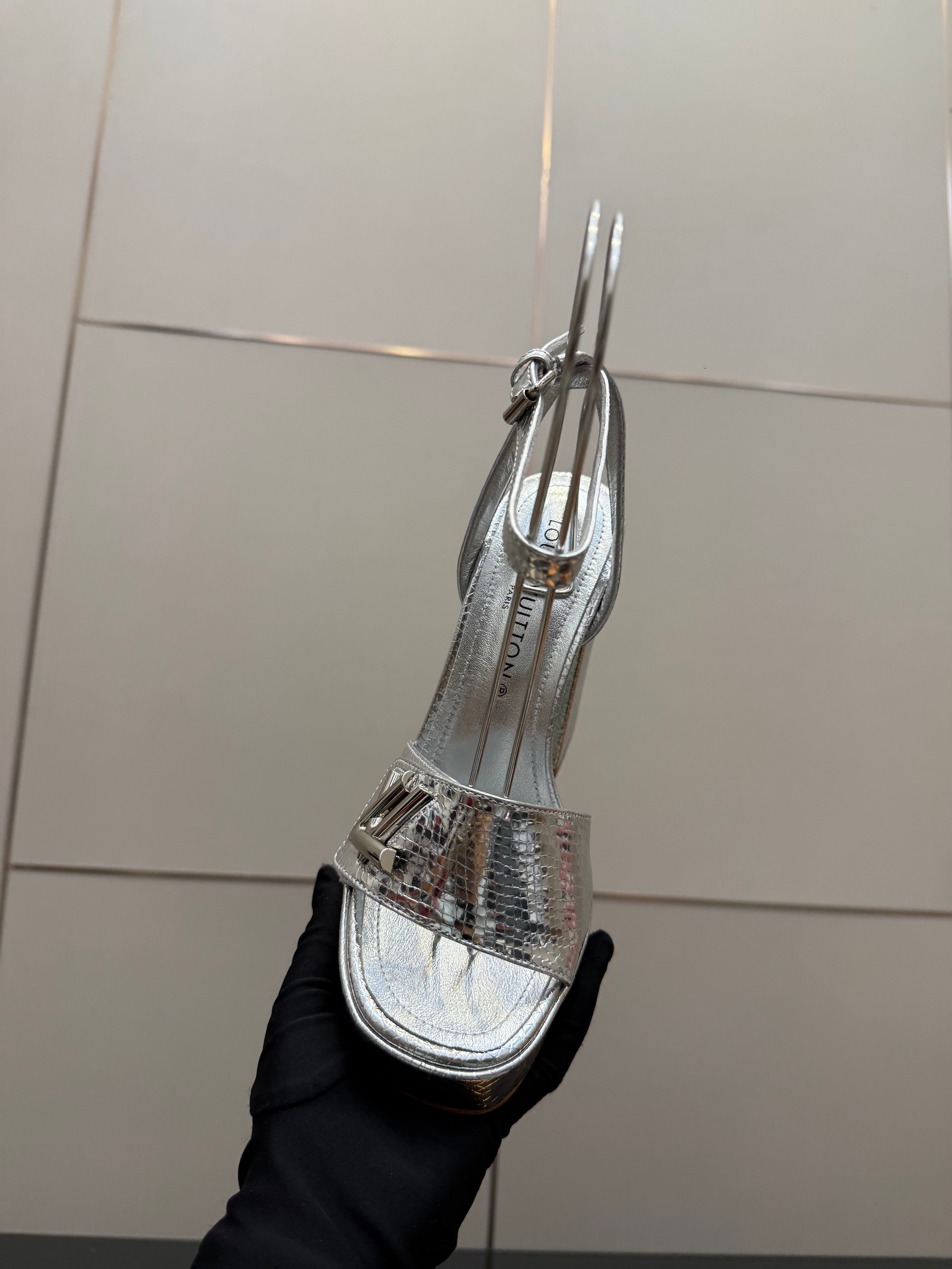 LV 26ss Platform Sandals 110 Metallic Silver Embossed Snakeskin Leather 629614