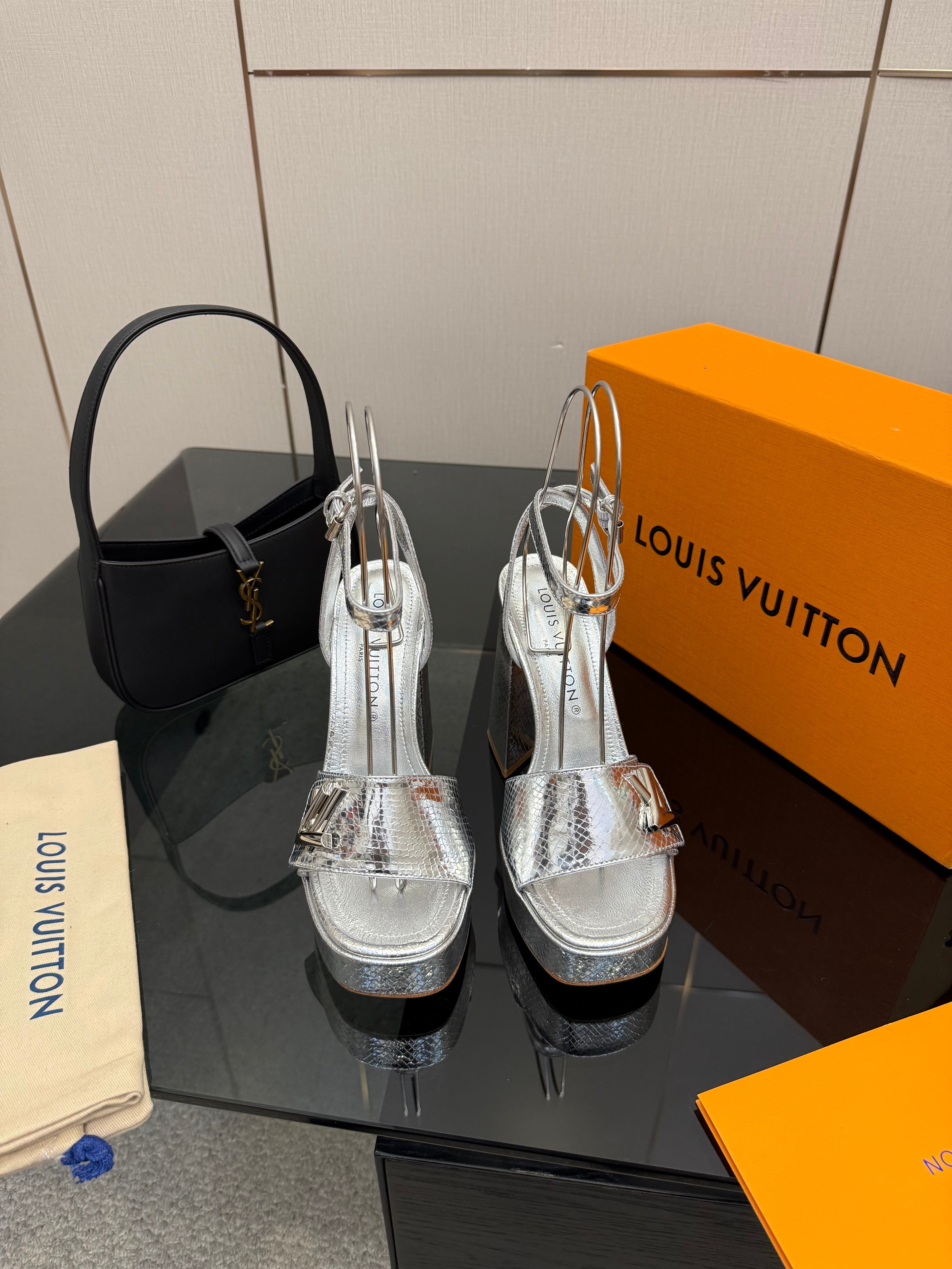 LV 26ss Platform Sandals 110 Metallic Silver Embossed Snakeskin Leather 629614