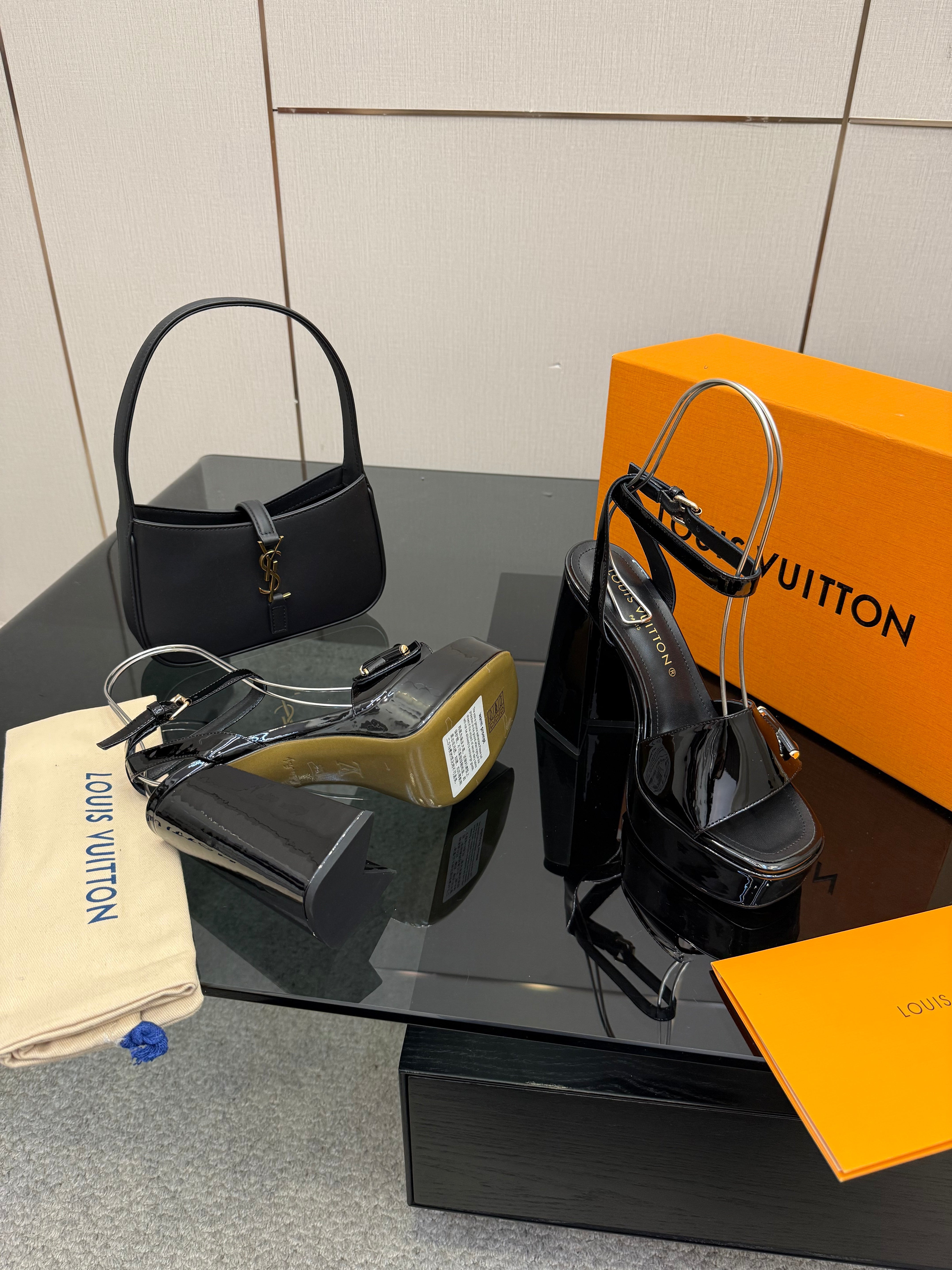 LV 26ss Platform Sandals 110 Black Patent Leather 629616