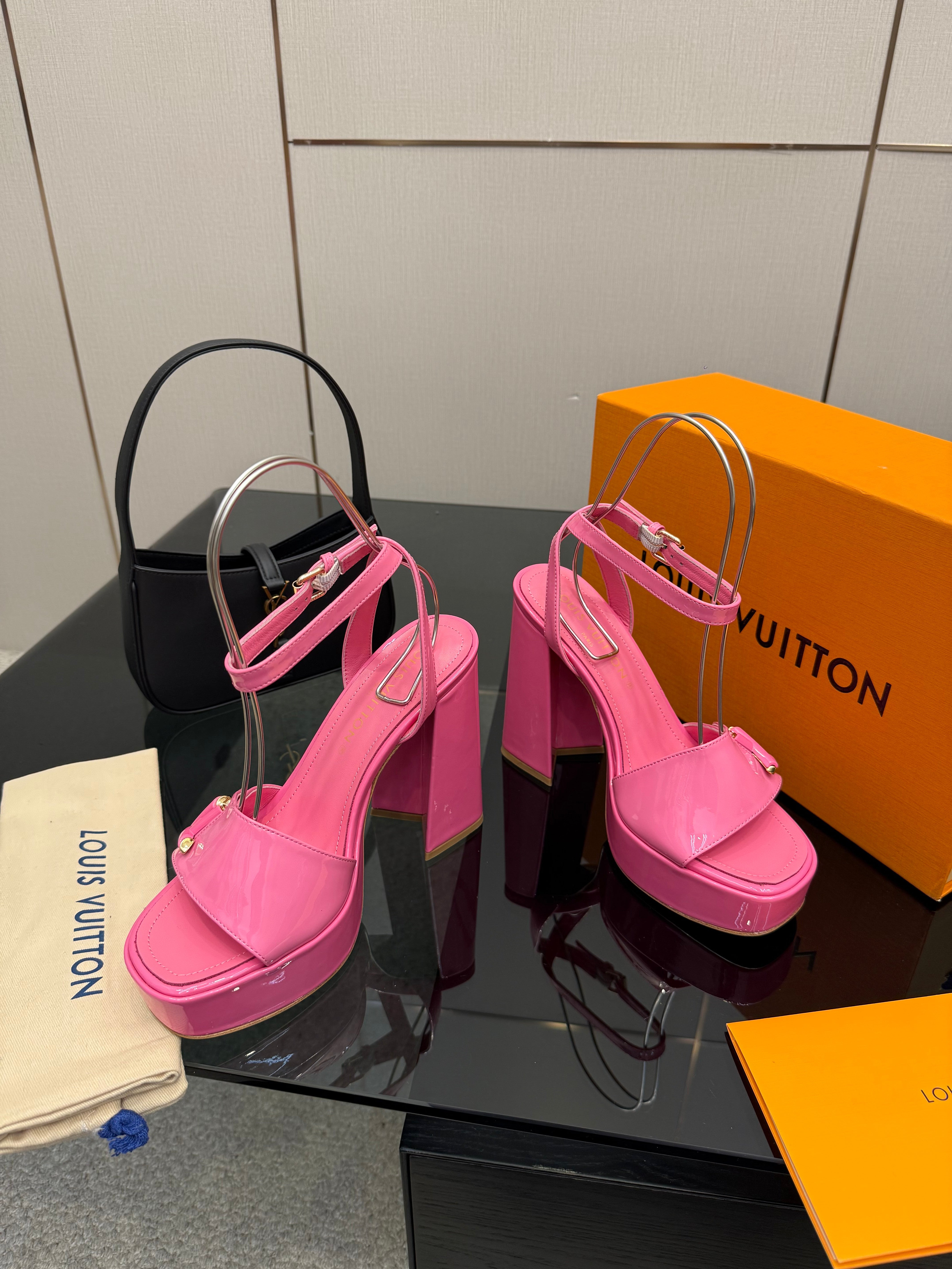 LV 26ss Platform Sandals 110 Pink Patent Leather 629617