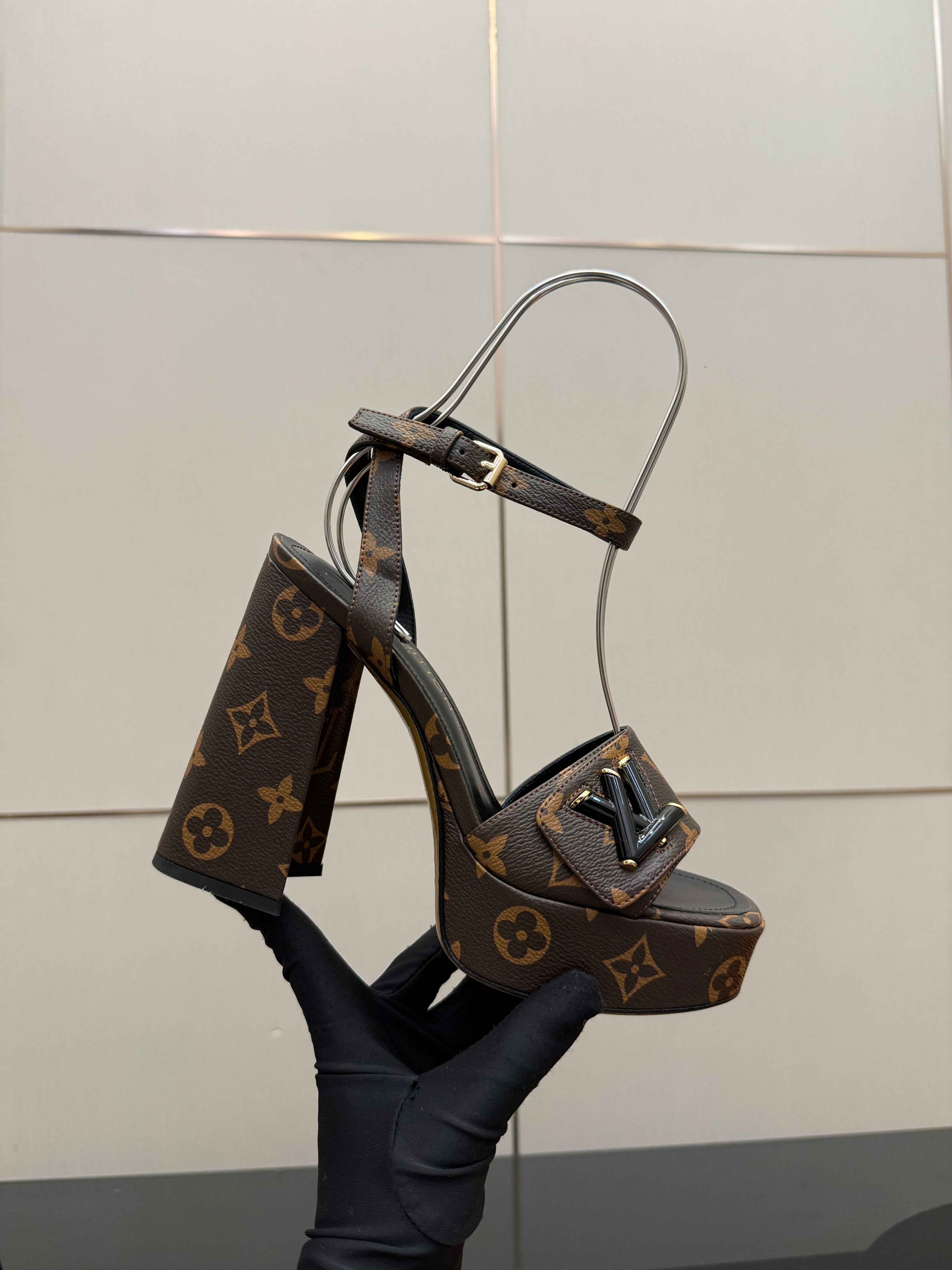 LV 26ss Platform Sandals 110 Brown Monogram Leather 629618