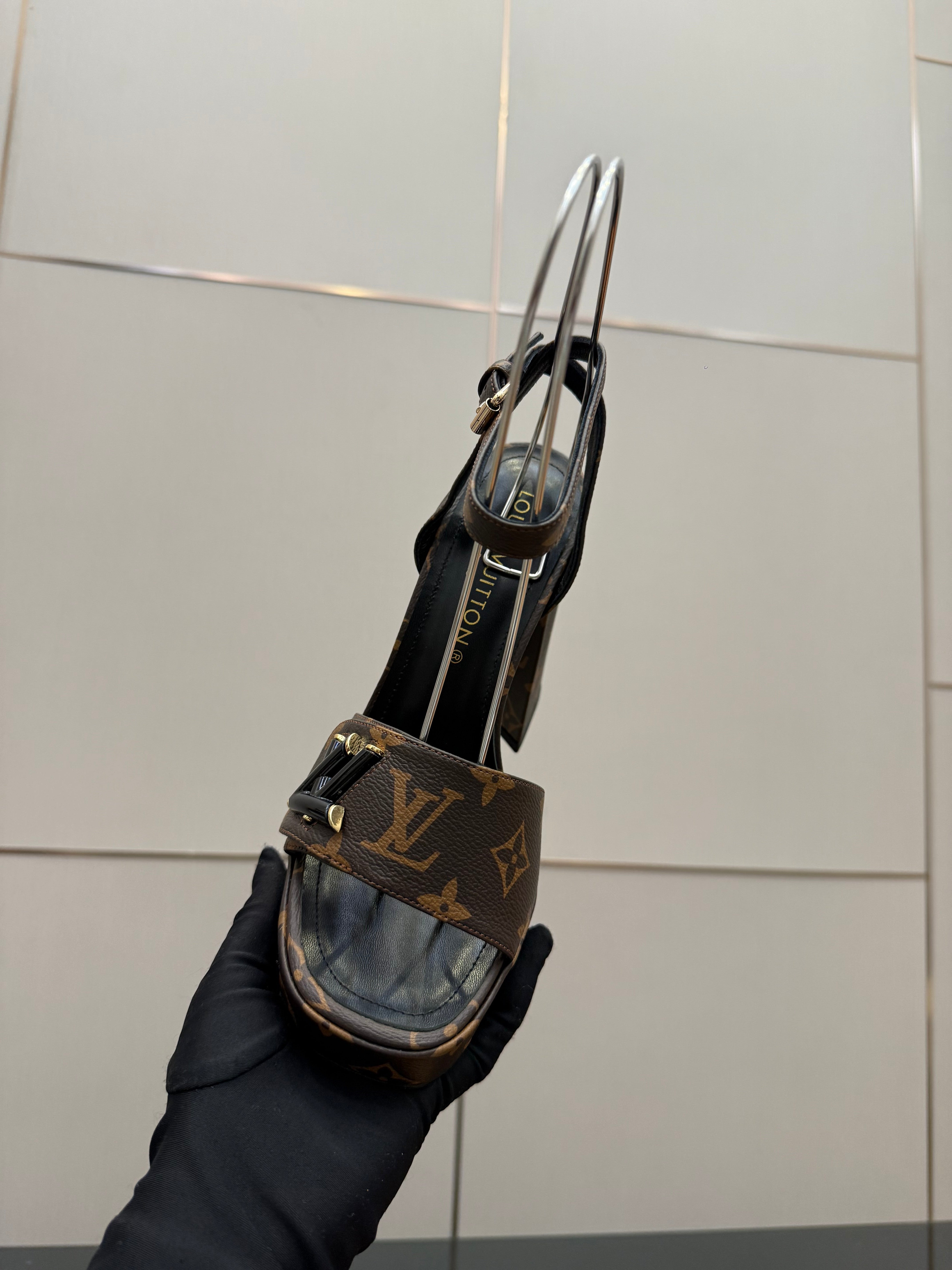 LV 26ss Platform Sandals 110 Brown Monogram Leather 629618