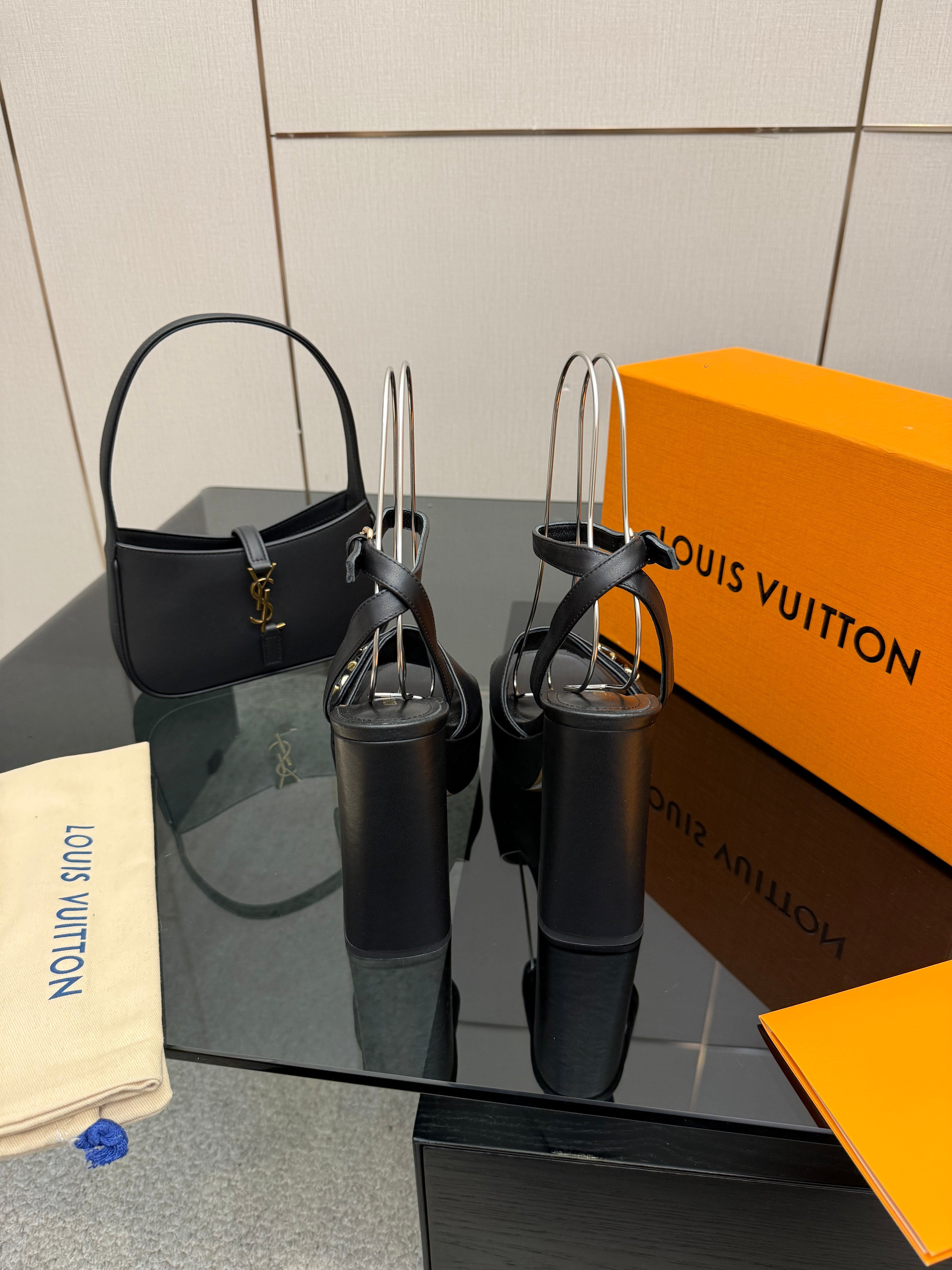 LV 26ss Platform Sandals 110 Black Leather 629619