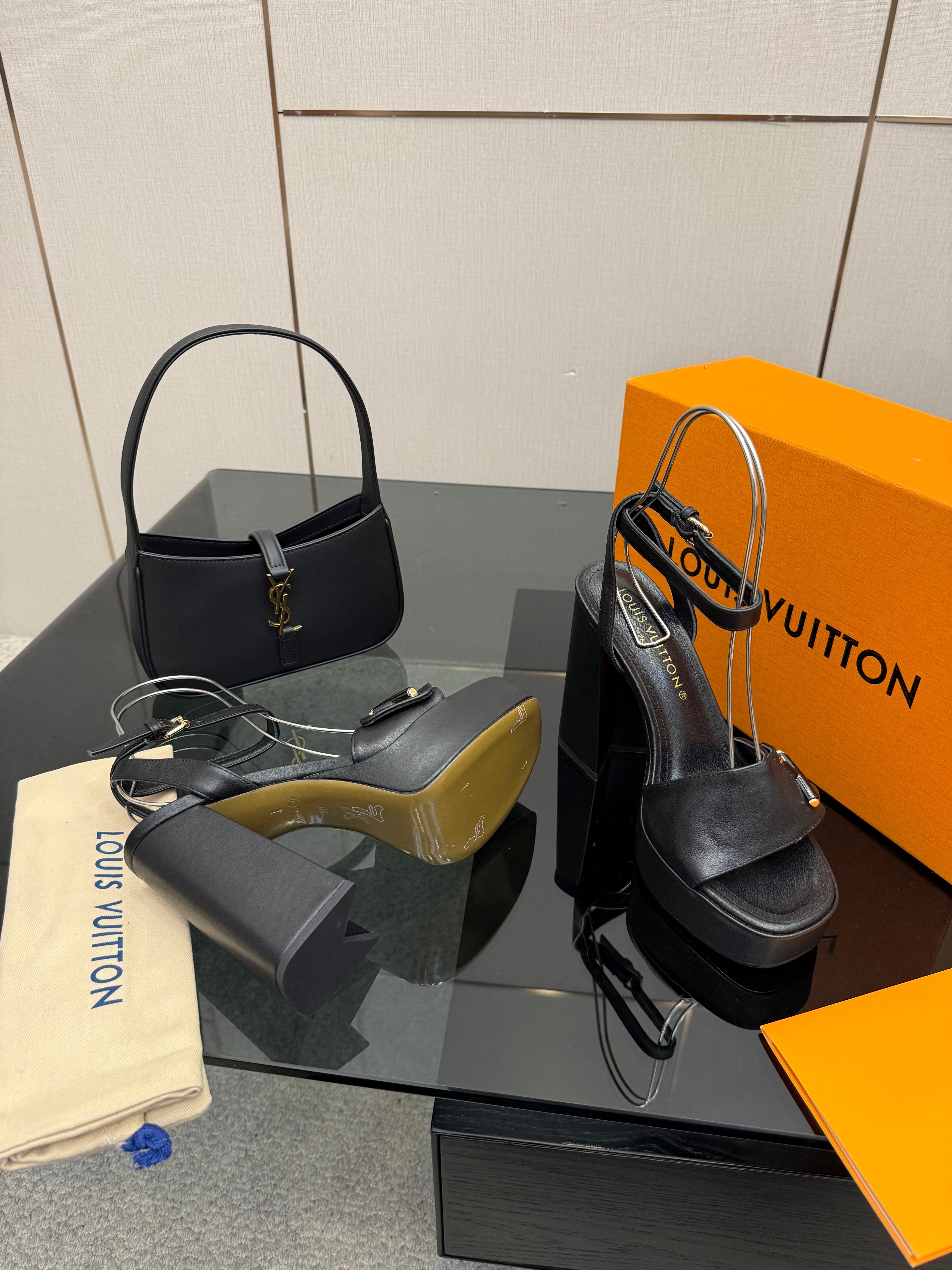 LV 26ss Platform Sandals 110 Black Leather 629619