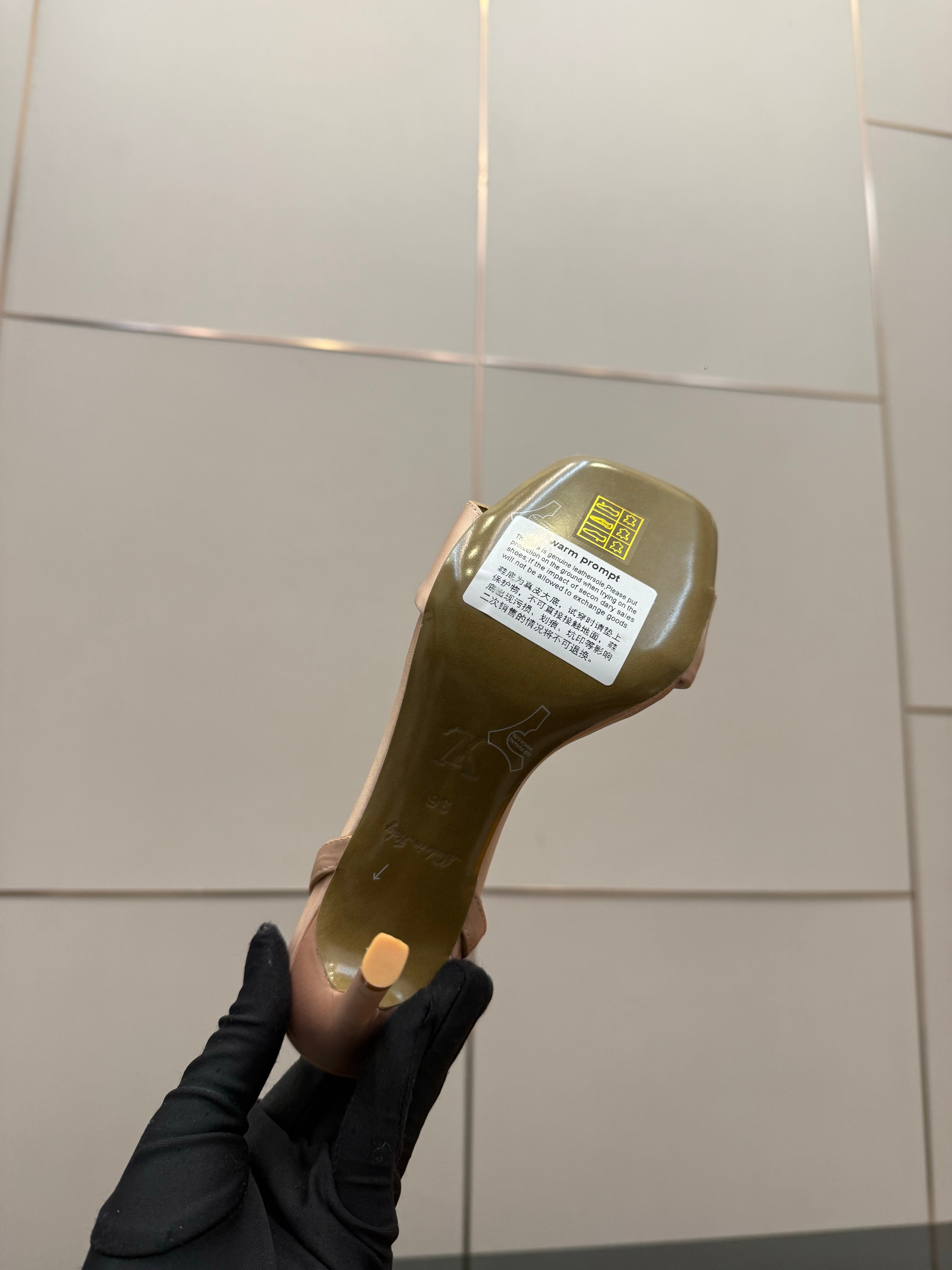 LV 26ss High Heeled Sandals 100 Nude Satin Leather 629622