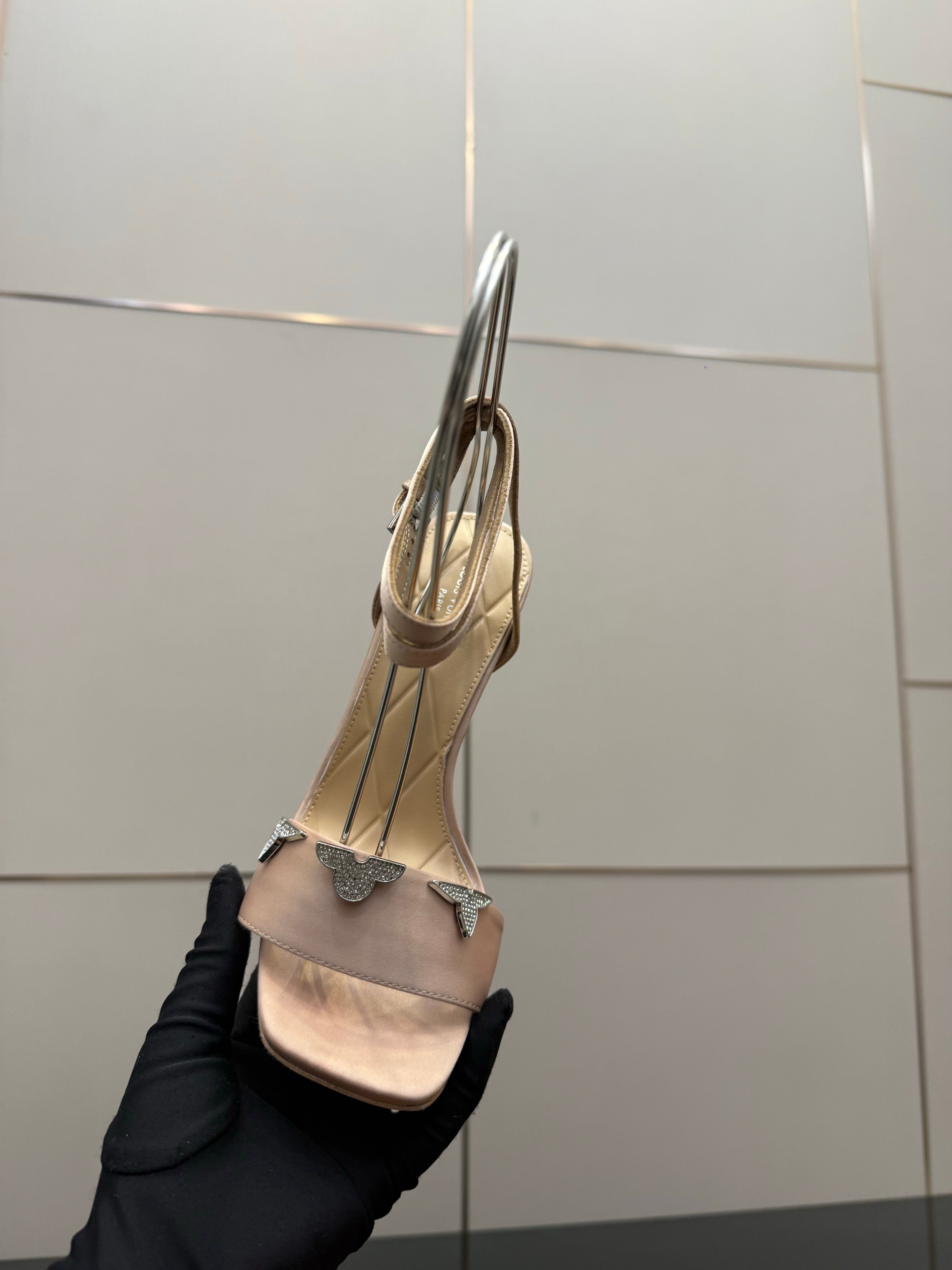 LV 26ss High Heeled Sandals 100 Nude Satin Leather 629622