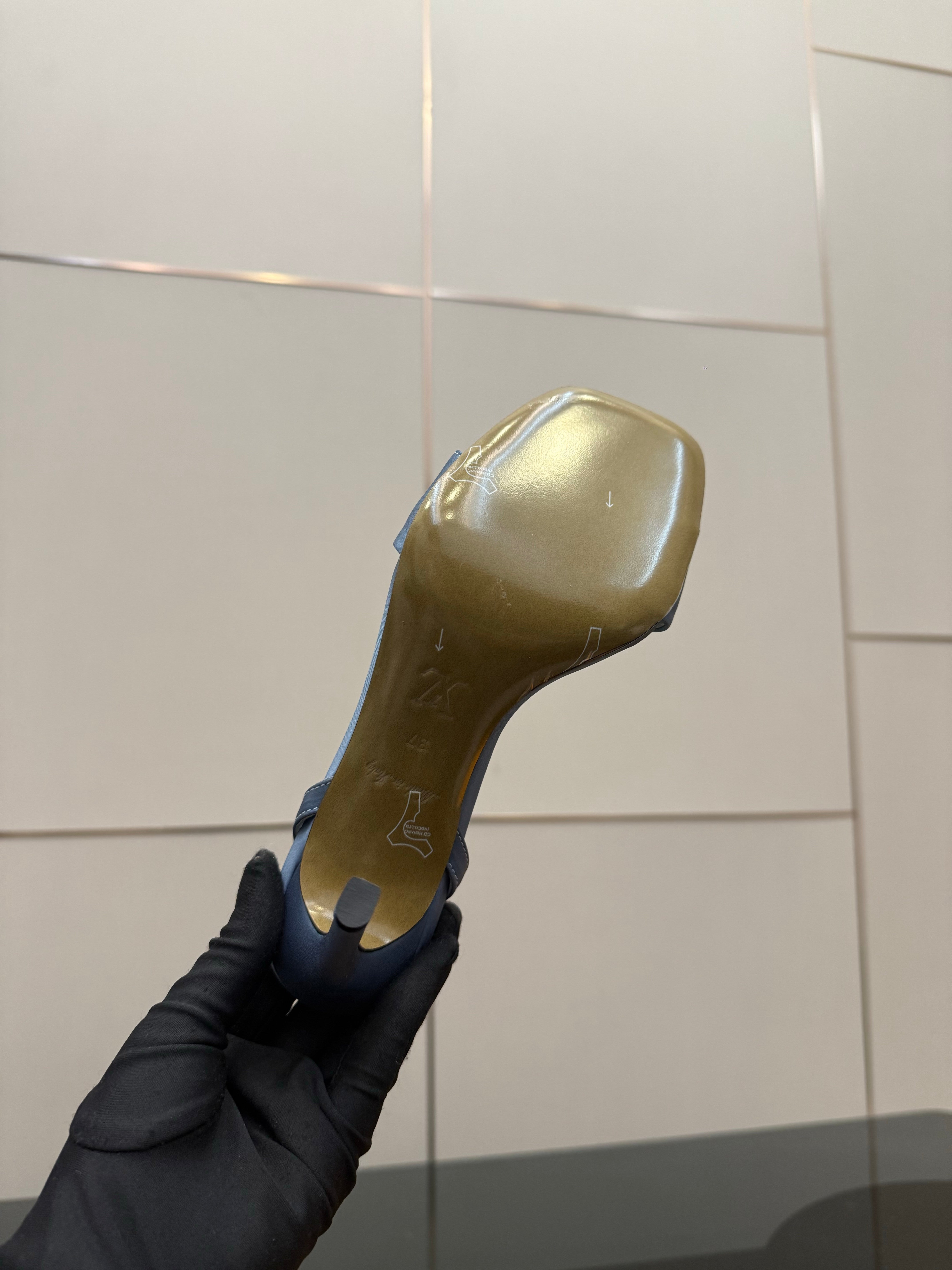 LV 26ss High Heeled Sandals 100 Light Blue Satin Leather 629623