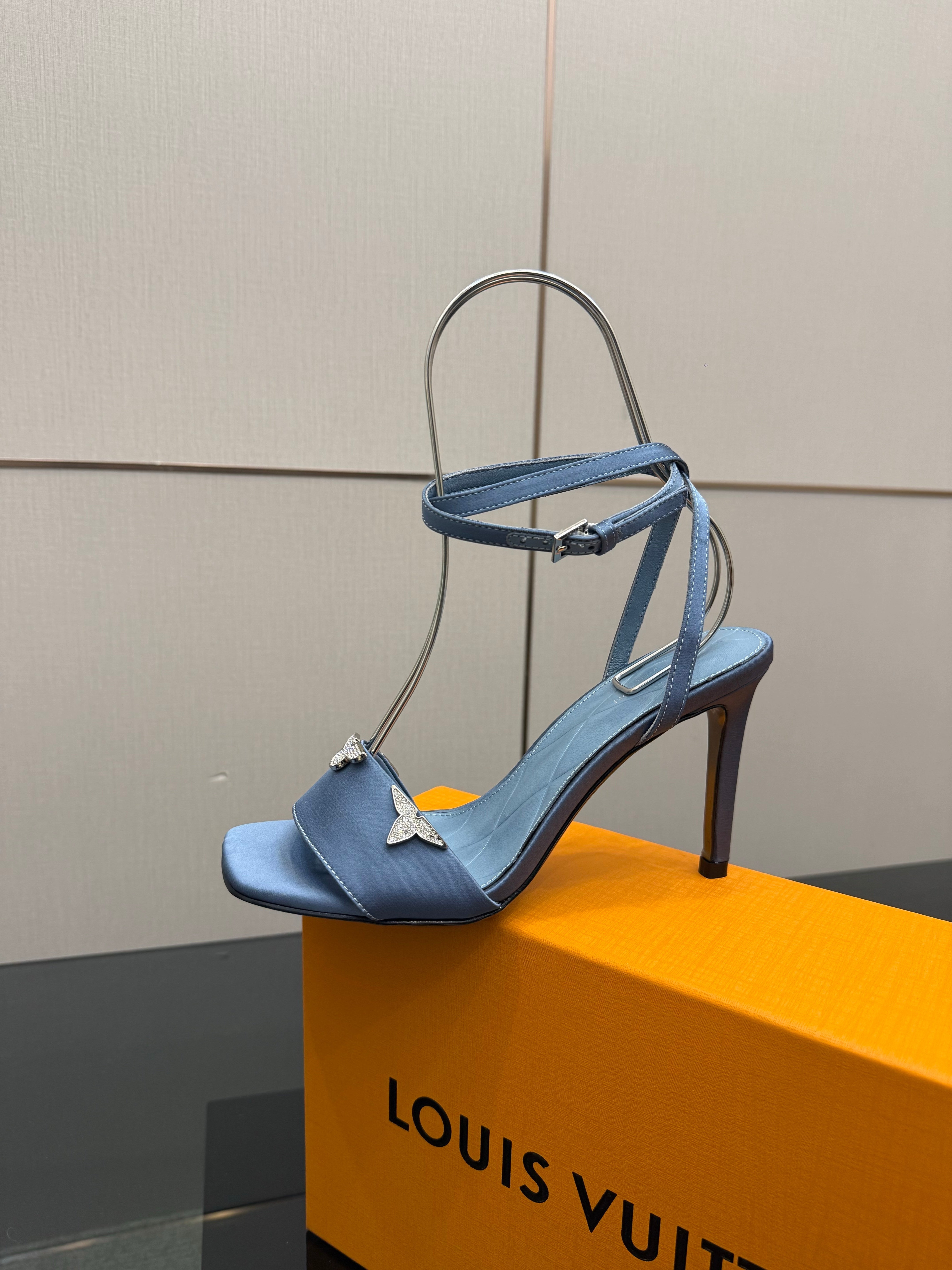 LV 26ss High Heeled Sandals 100 Light Blue Satin Leather 629623