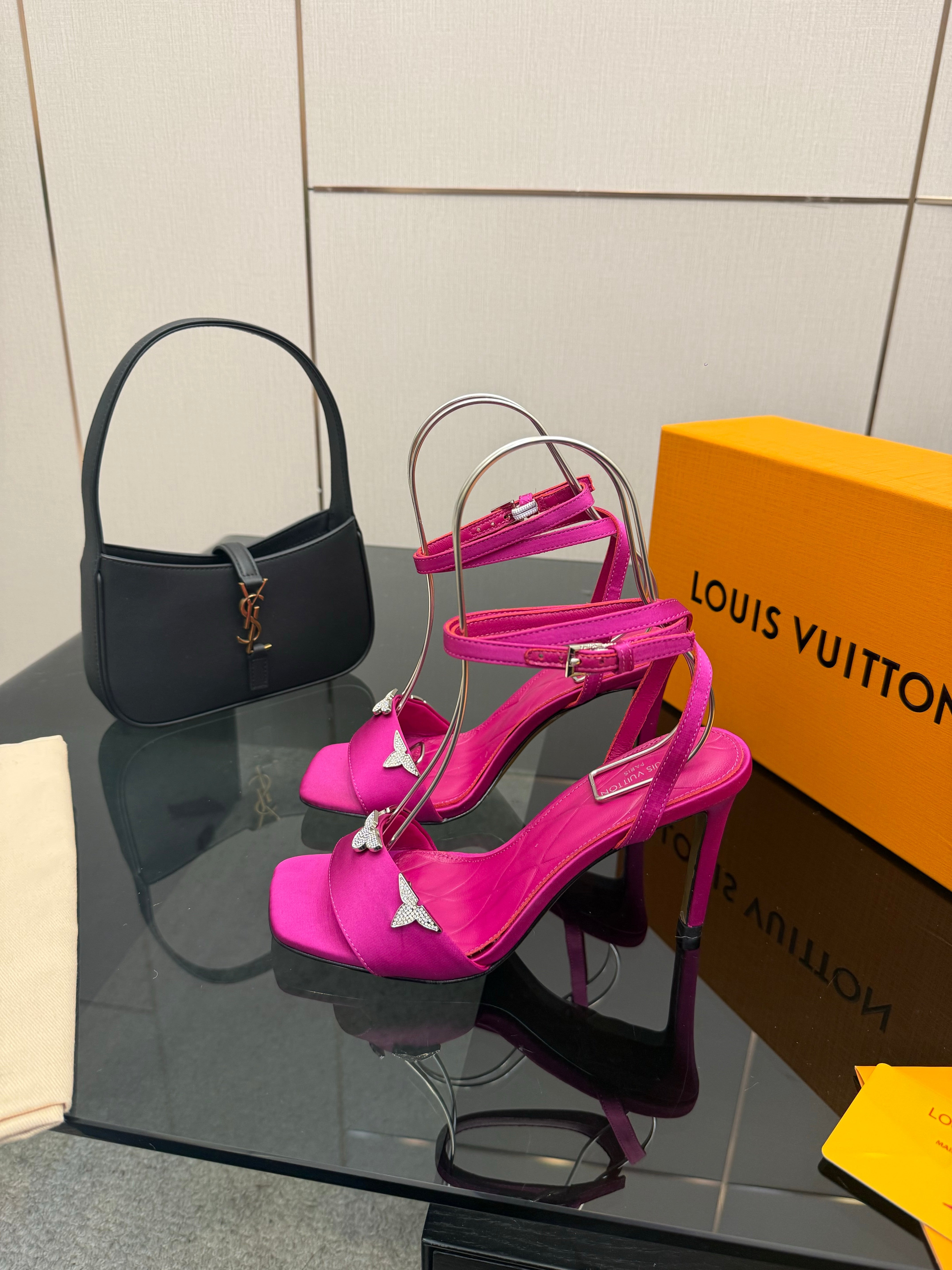 LV 26ss High Heeled Sandals 100 Fuchsia Pink Satin Leather 629625