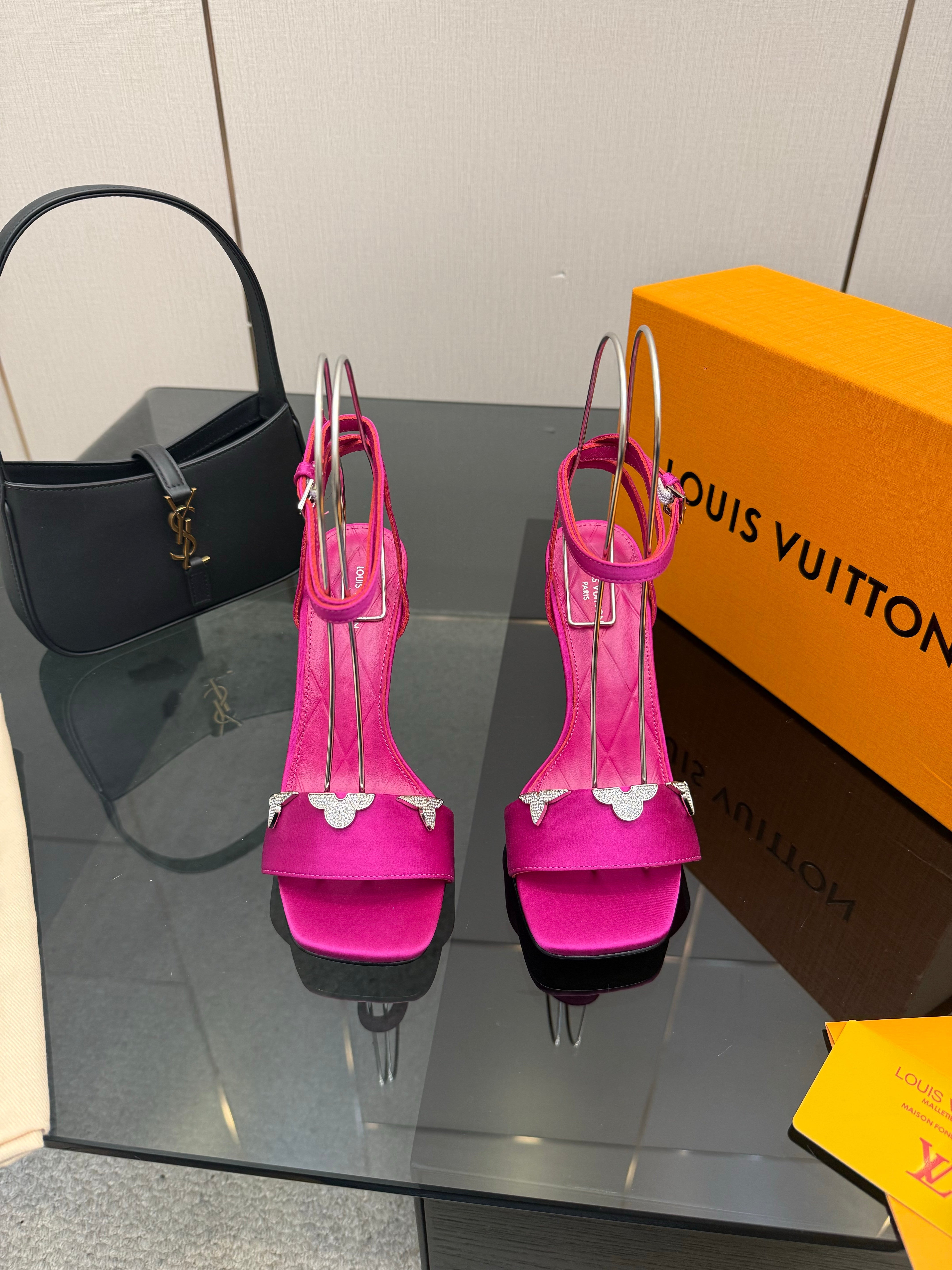 LV 26ss High Heeled Sandals 100 Fuchsia Pink Satin Leather 629625