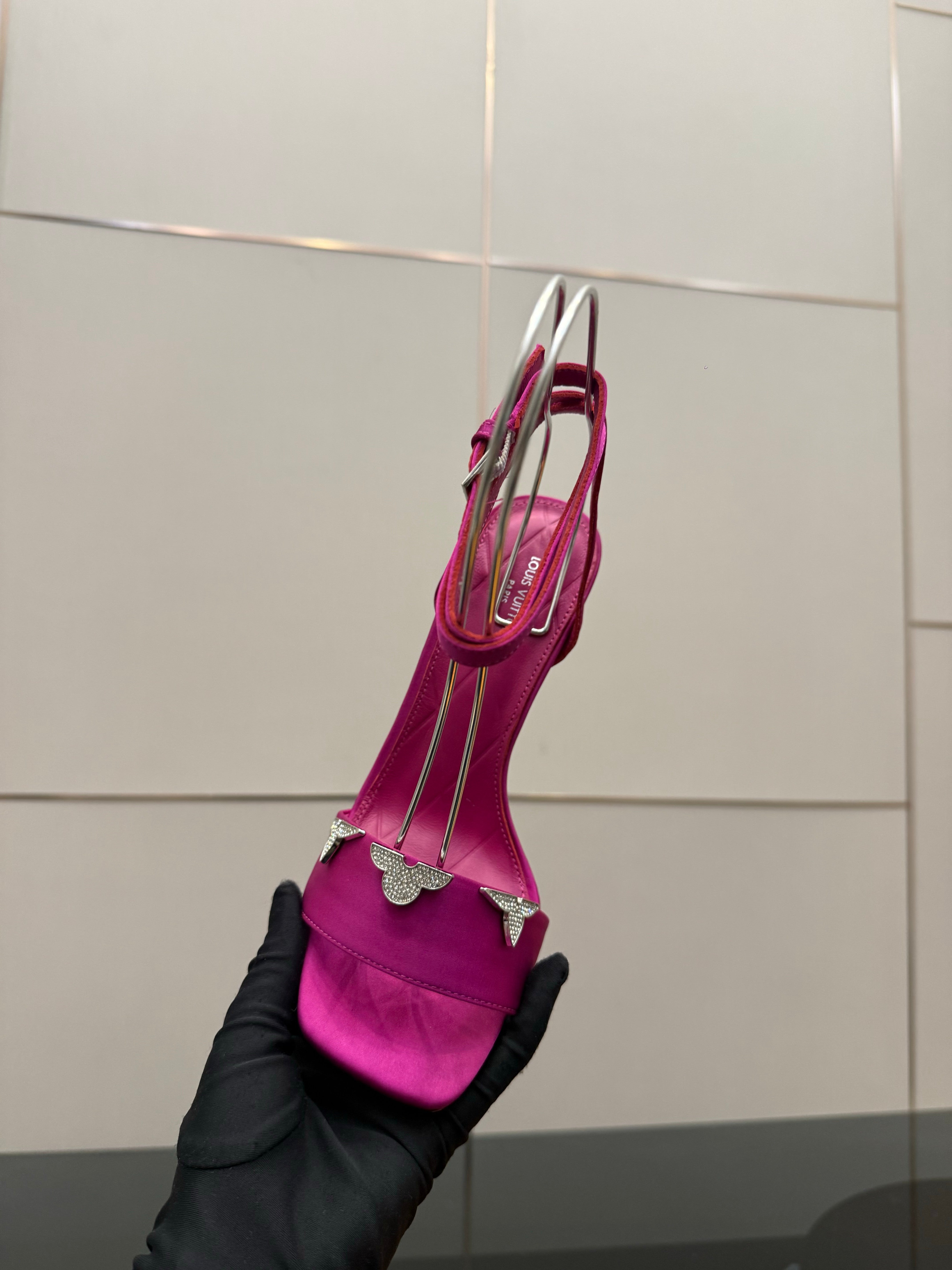 LV 26ss High Heeled Sandals 100 Fuchsia Pink Satin Leather 629625