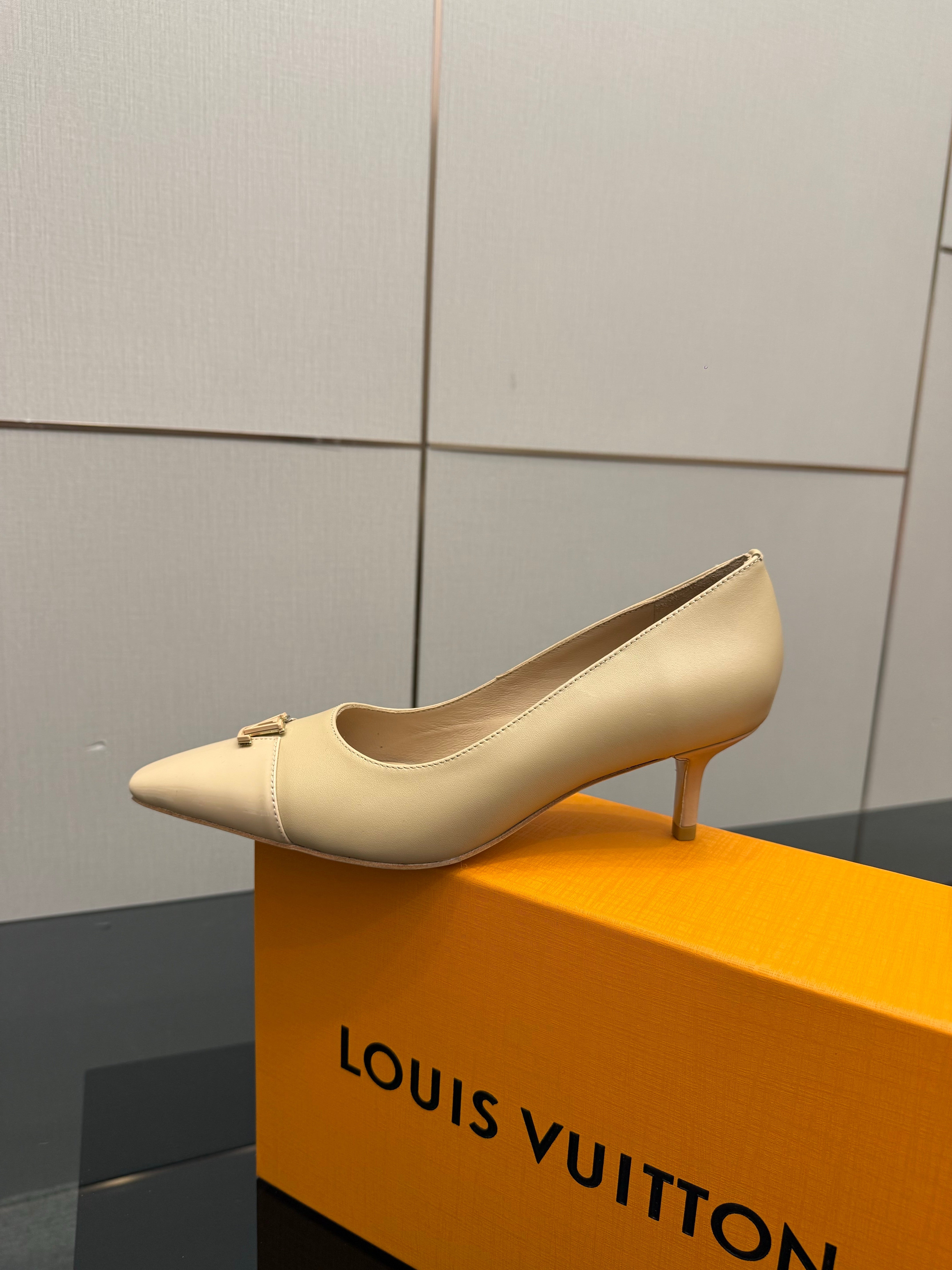 LV 26ss Heel Pump 55 Beige Patent Leather 629629