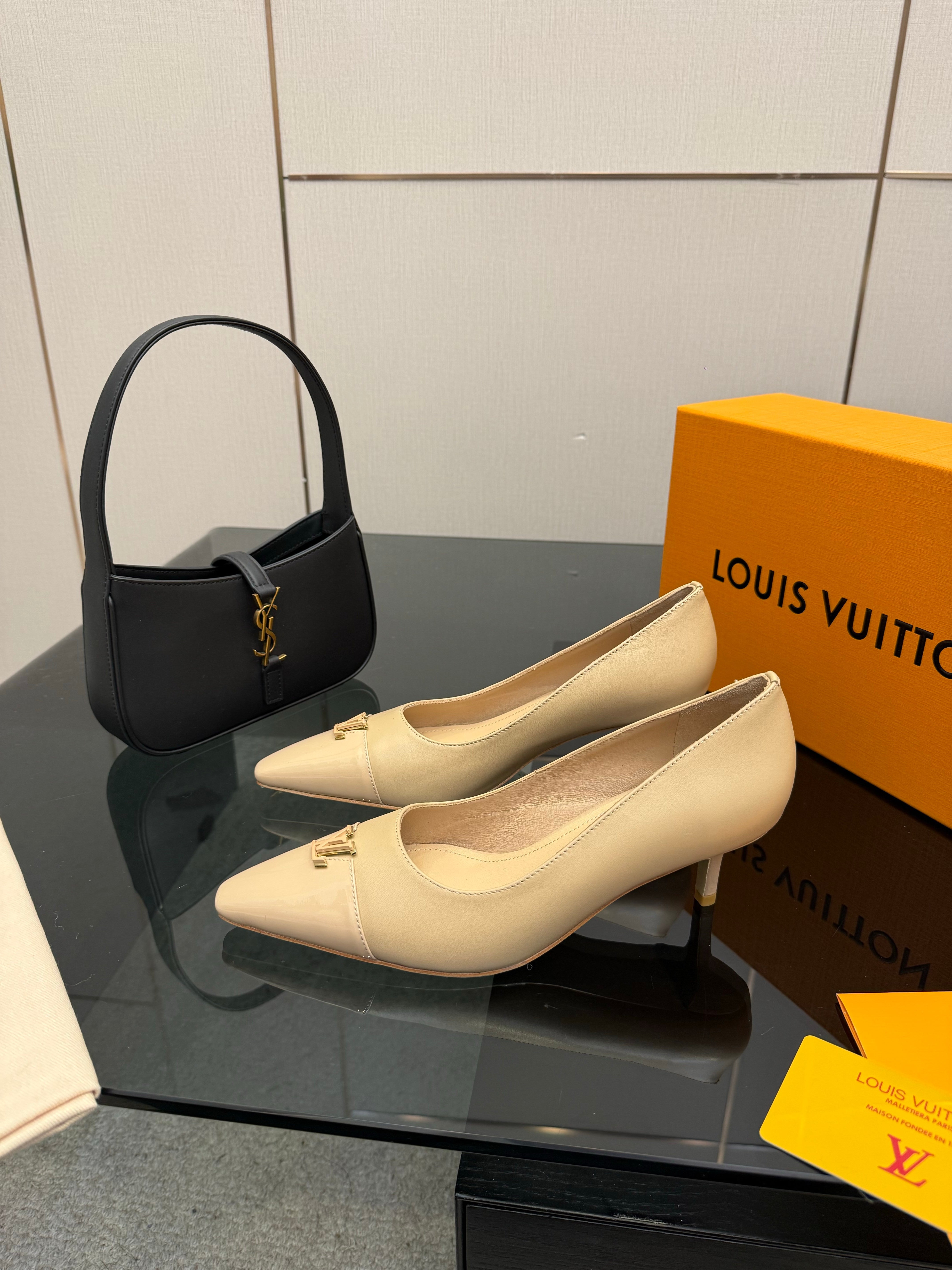 LV 26ss Heel Pump 55 Beige Patent Leather 629629