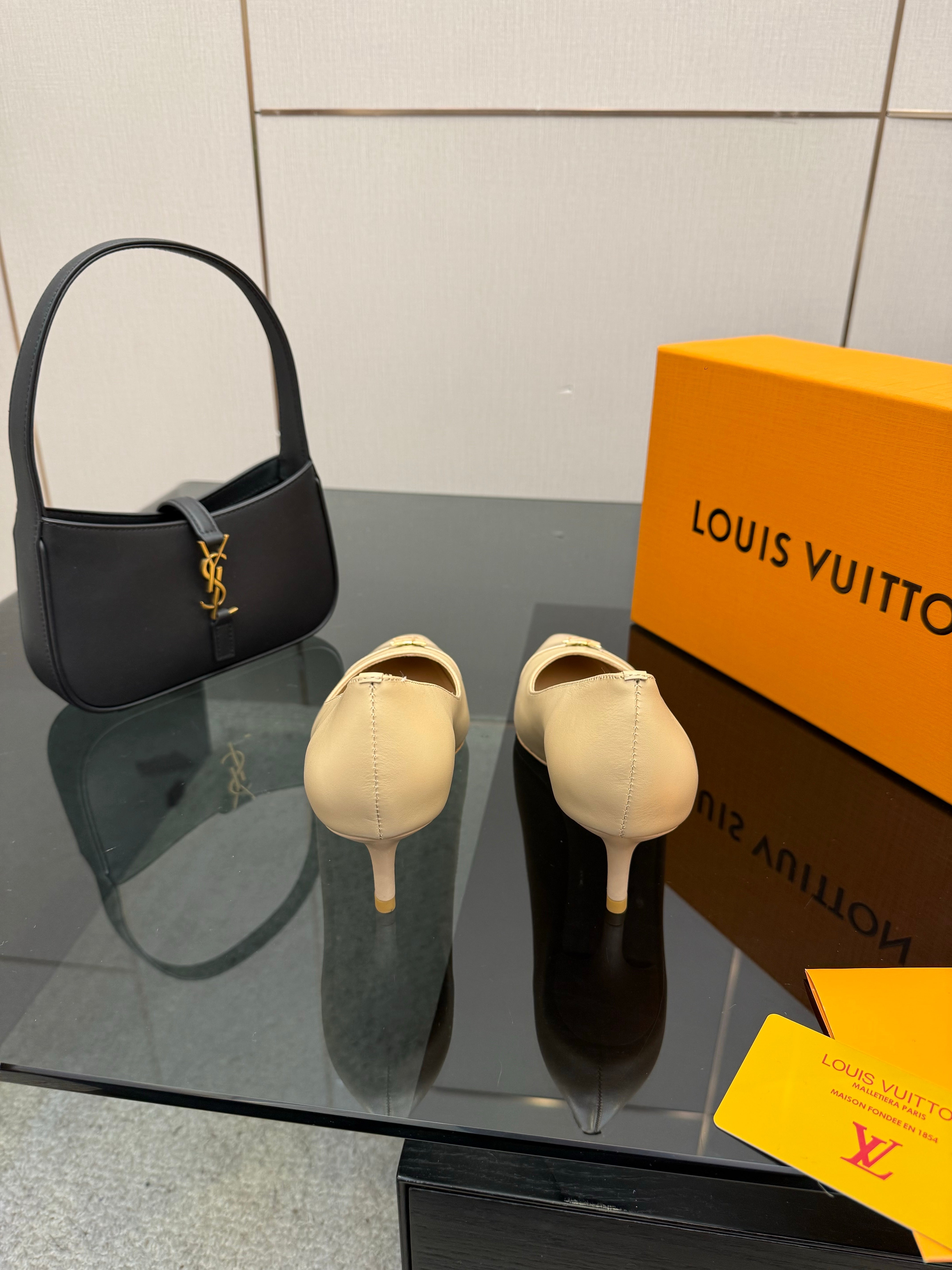 LV 26ss Heel Pump 55 Beige Patent Leather 629629