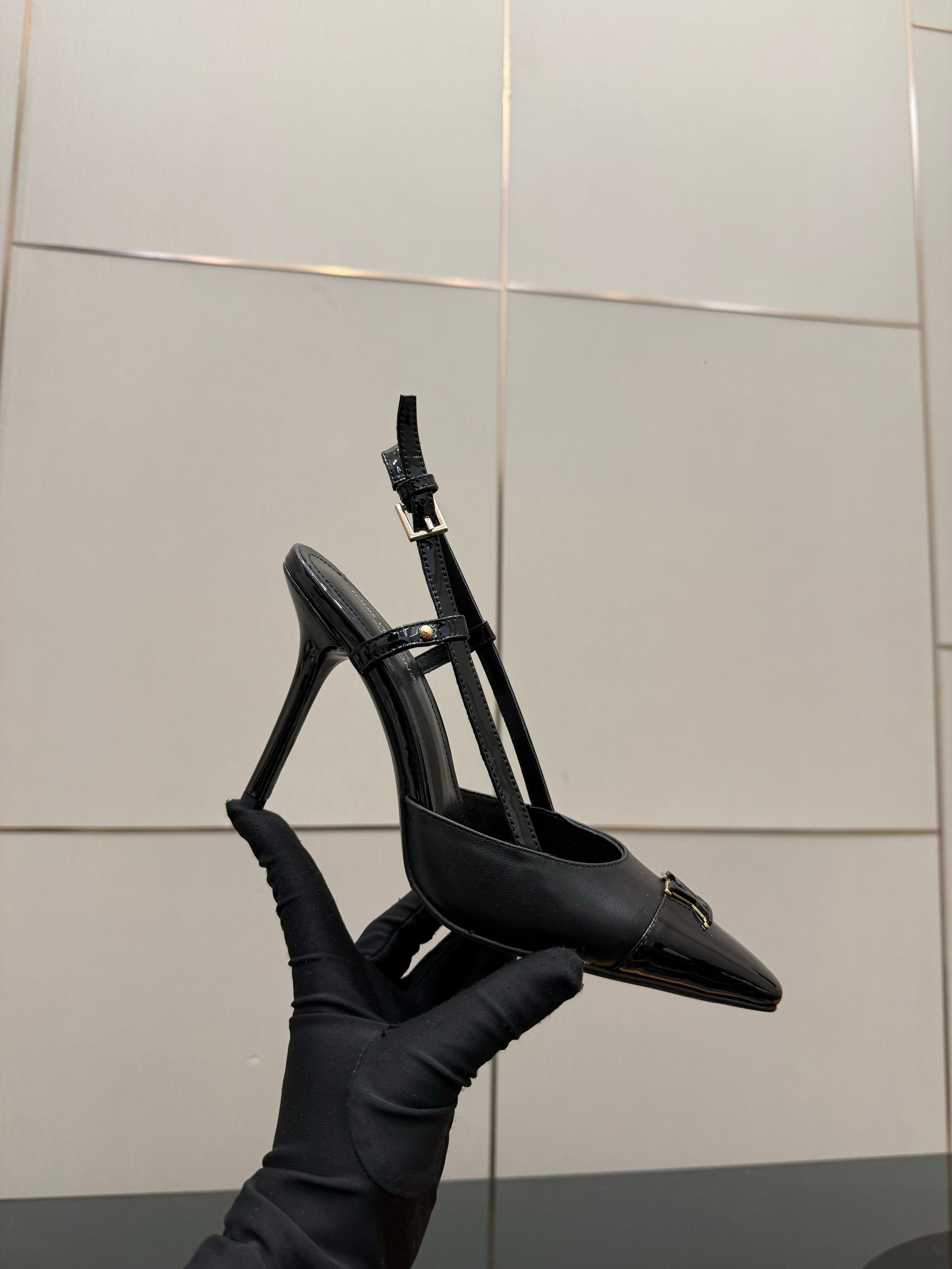 LV 26ss Slingback 90 Black Patent Leather 629636