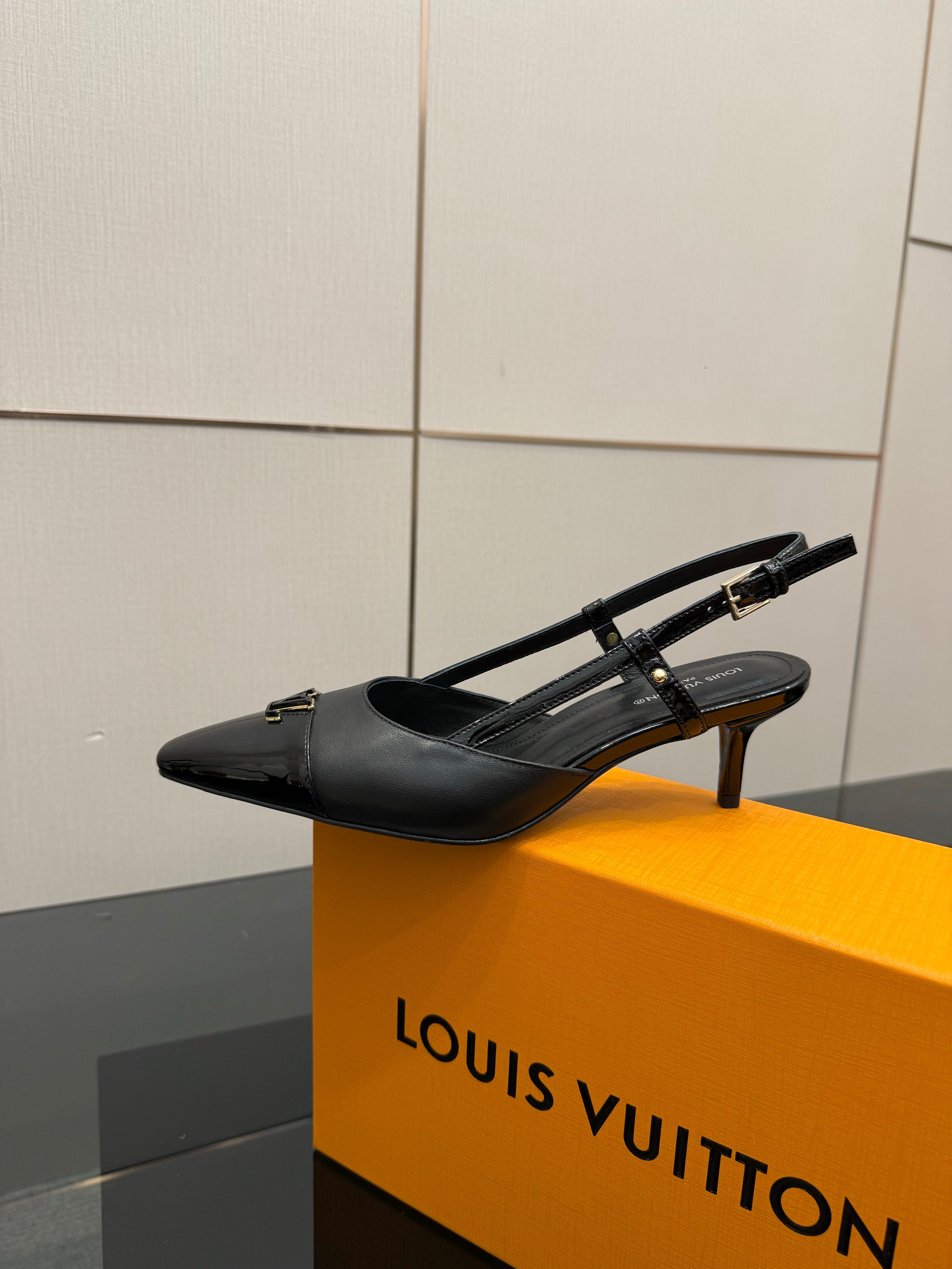 LV 26ss Slingback 55 Black Patent Leather 629637