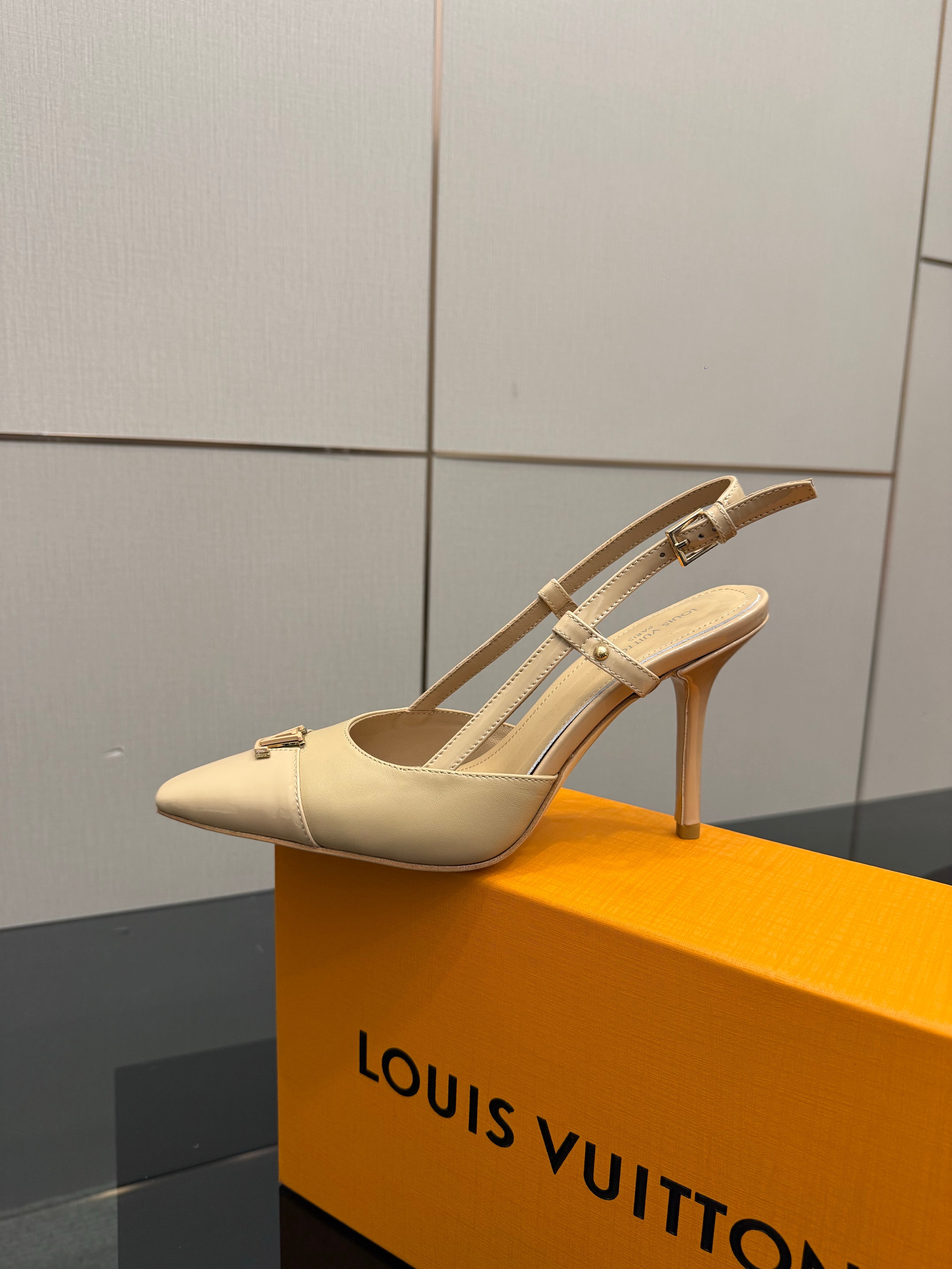LV 26ss Slingback 90 Beige Patent Leather 629638