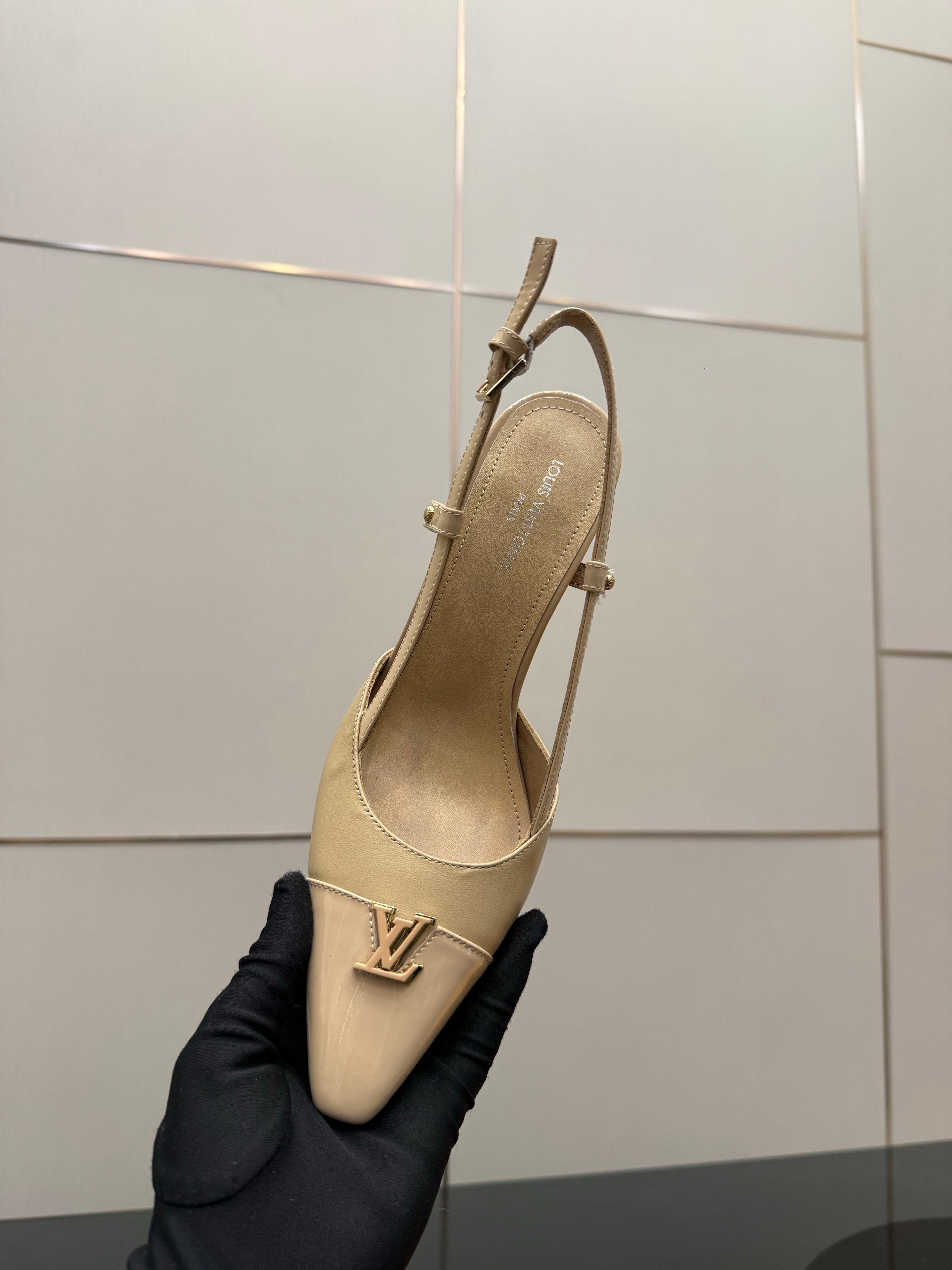 LV 26ss Slingback 90 Beige Patent Leather 629638