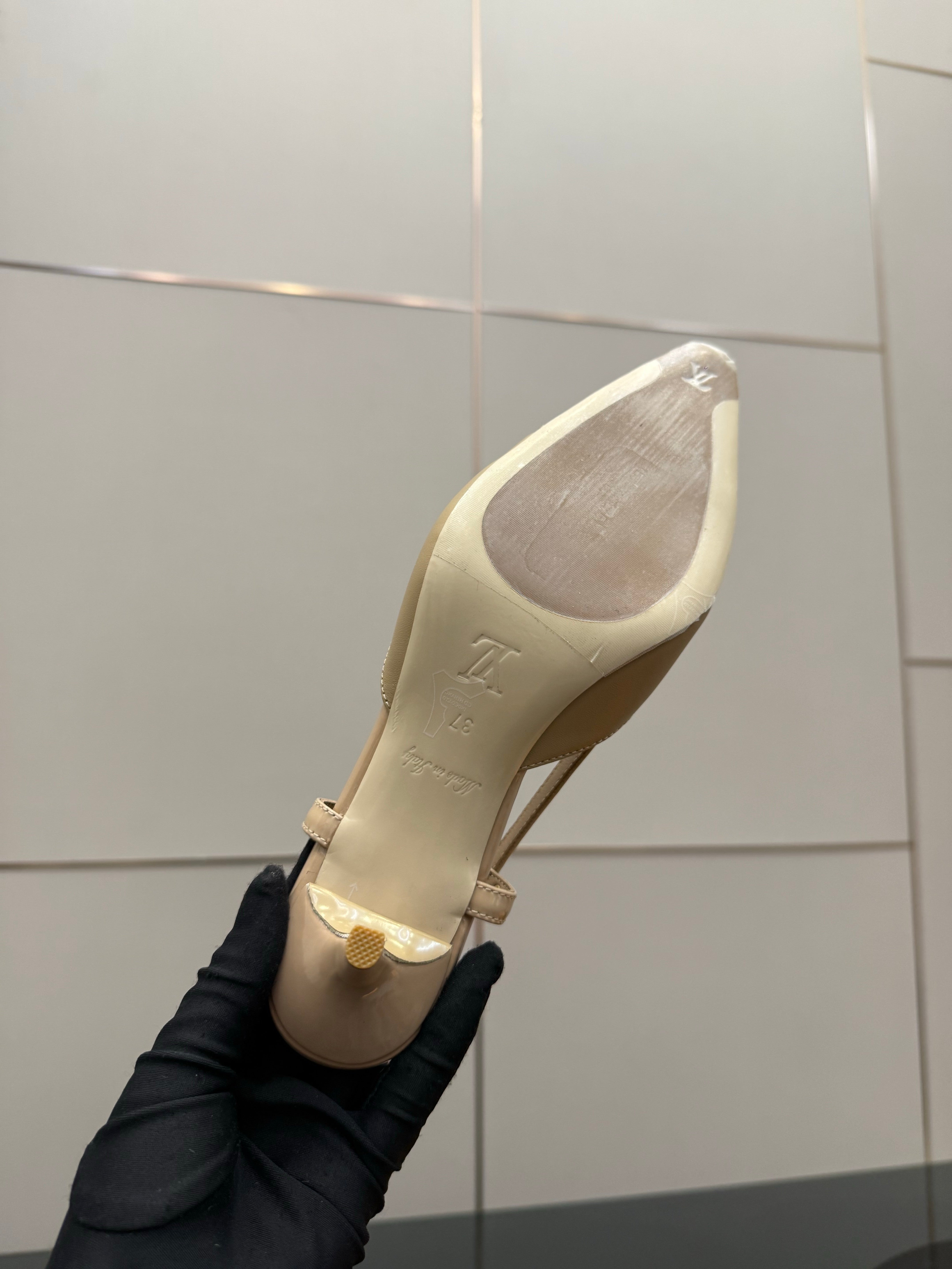 LV 26ss Slingback 55 Beige Patent Leather 629639