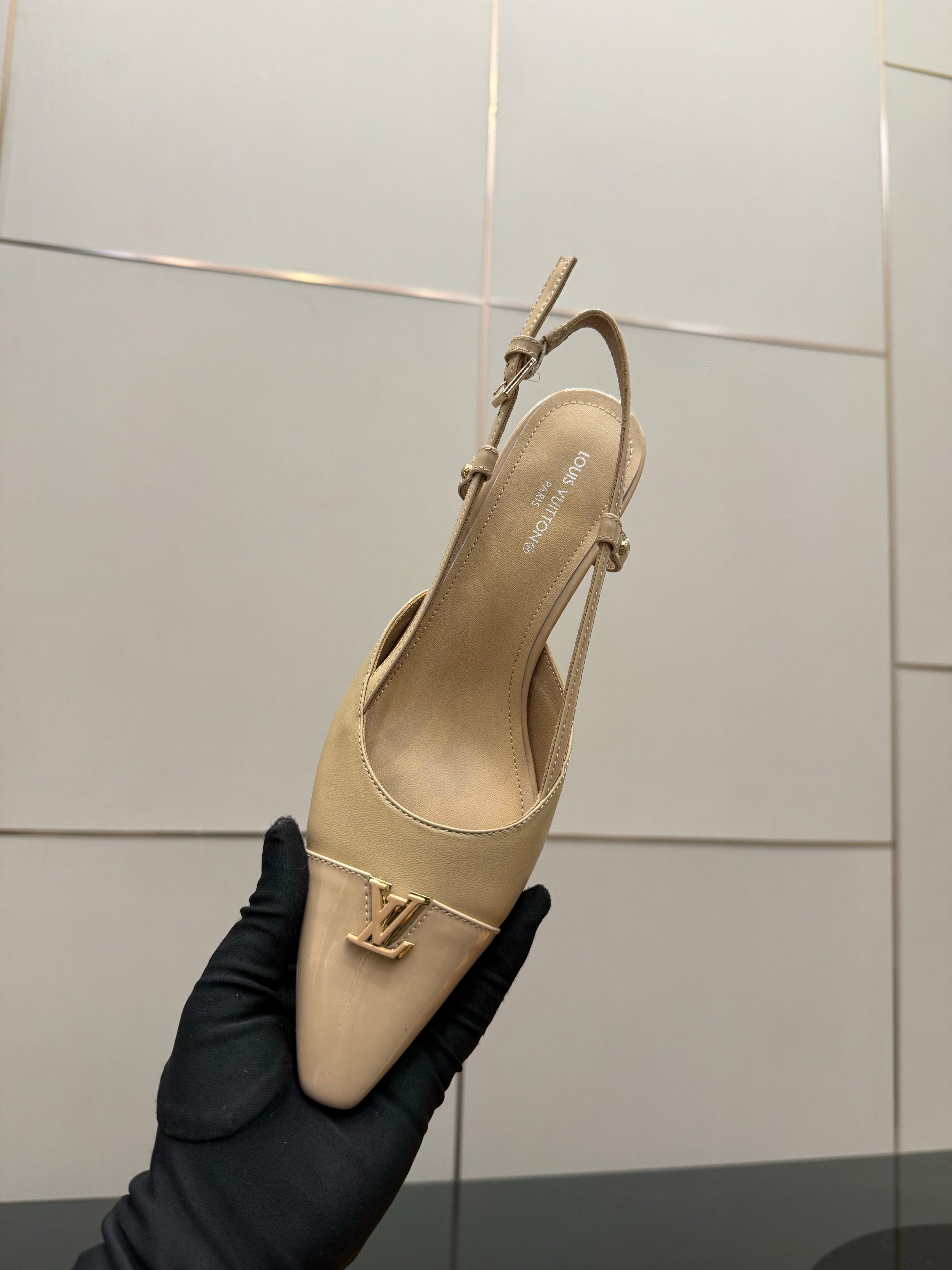 LV 26ss Slingback 55 Beige Patent Leather 629639