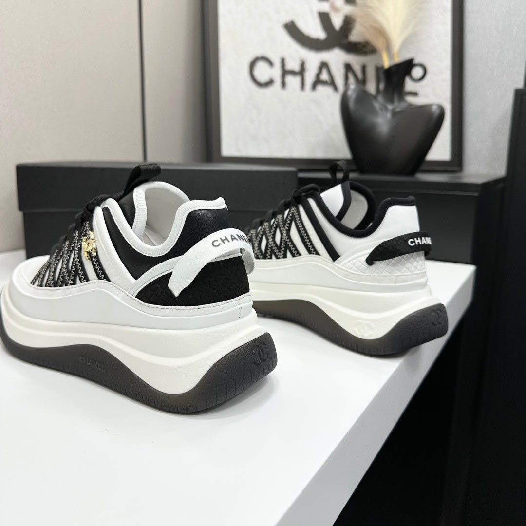 CC 26s Casual Sneakers White Black Fabric Cowhide 626370