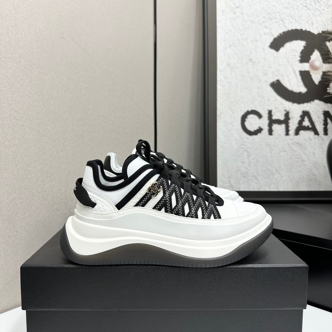 CC 26s Casual Sneakers White Black Fabric Cowhide 626370