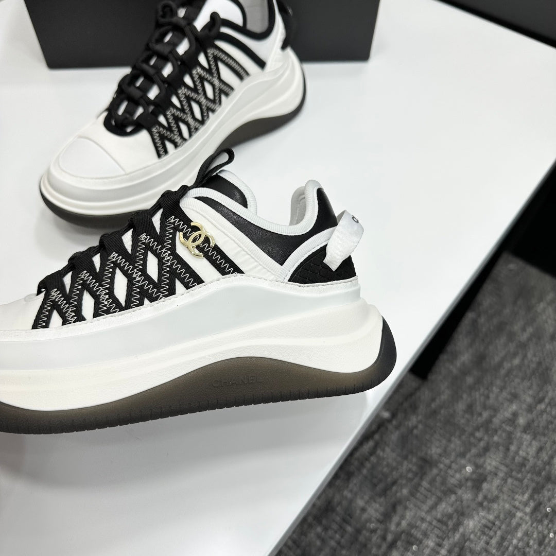 CC 26s Casual Sneakers White Black Fabric Cowhide 626370