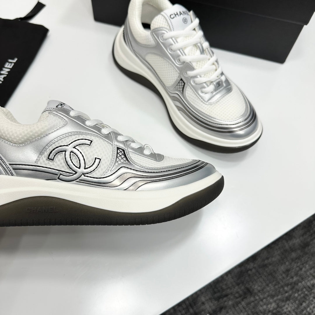 CC 26s Casual Sneakers White Gray Fabric Cowhide 626380