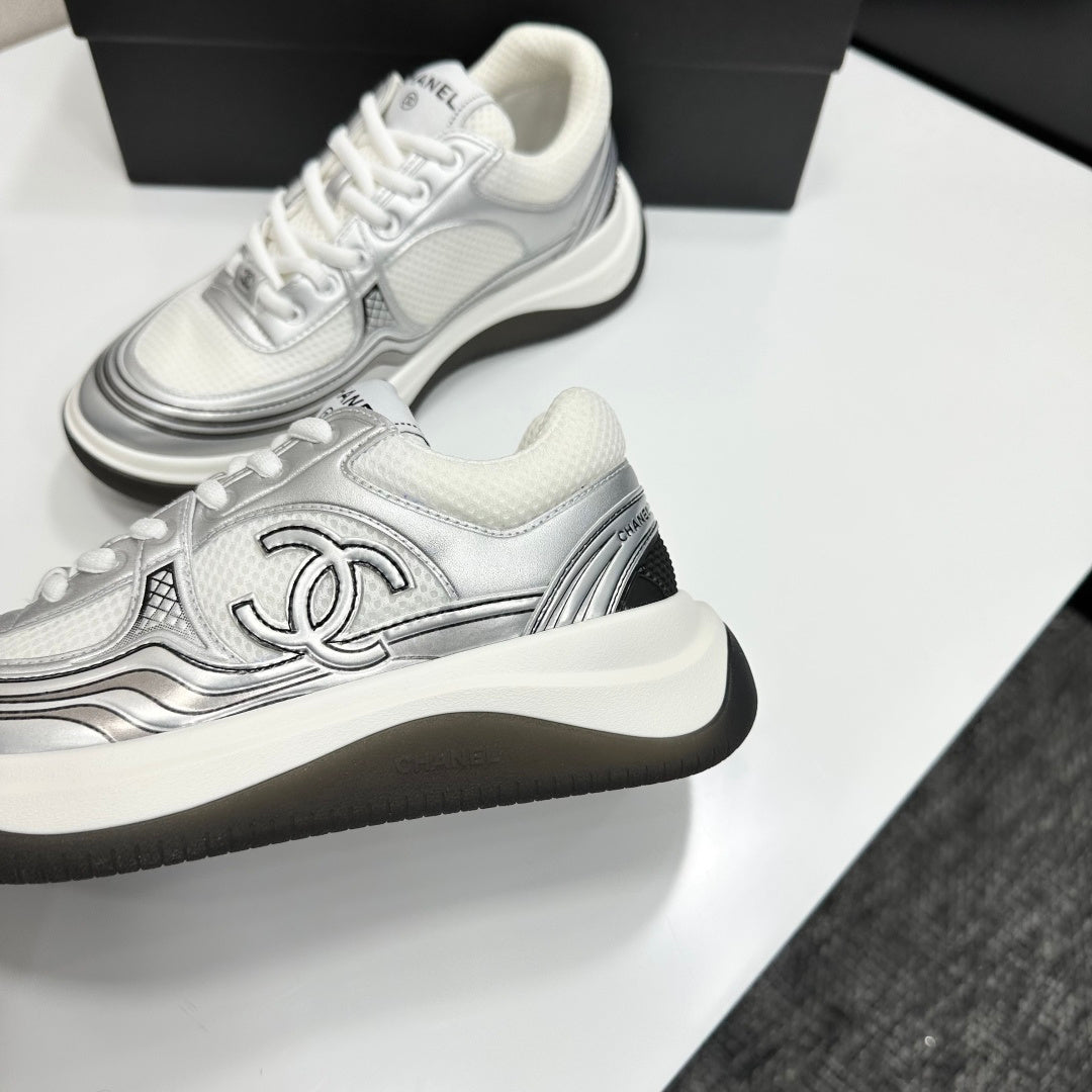 CC 26s Casual Sneakers White Gray Fabric Cowhide 626380