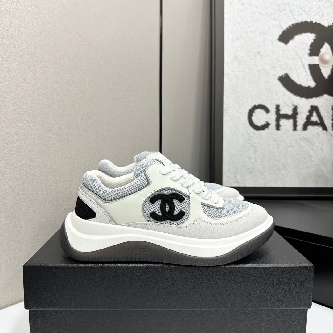 CC 26s Casual Sneakers White Gray Fabric Suede 626471