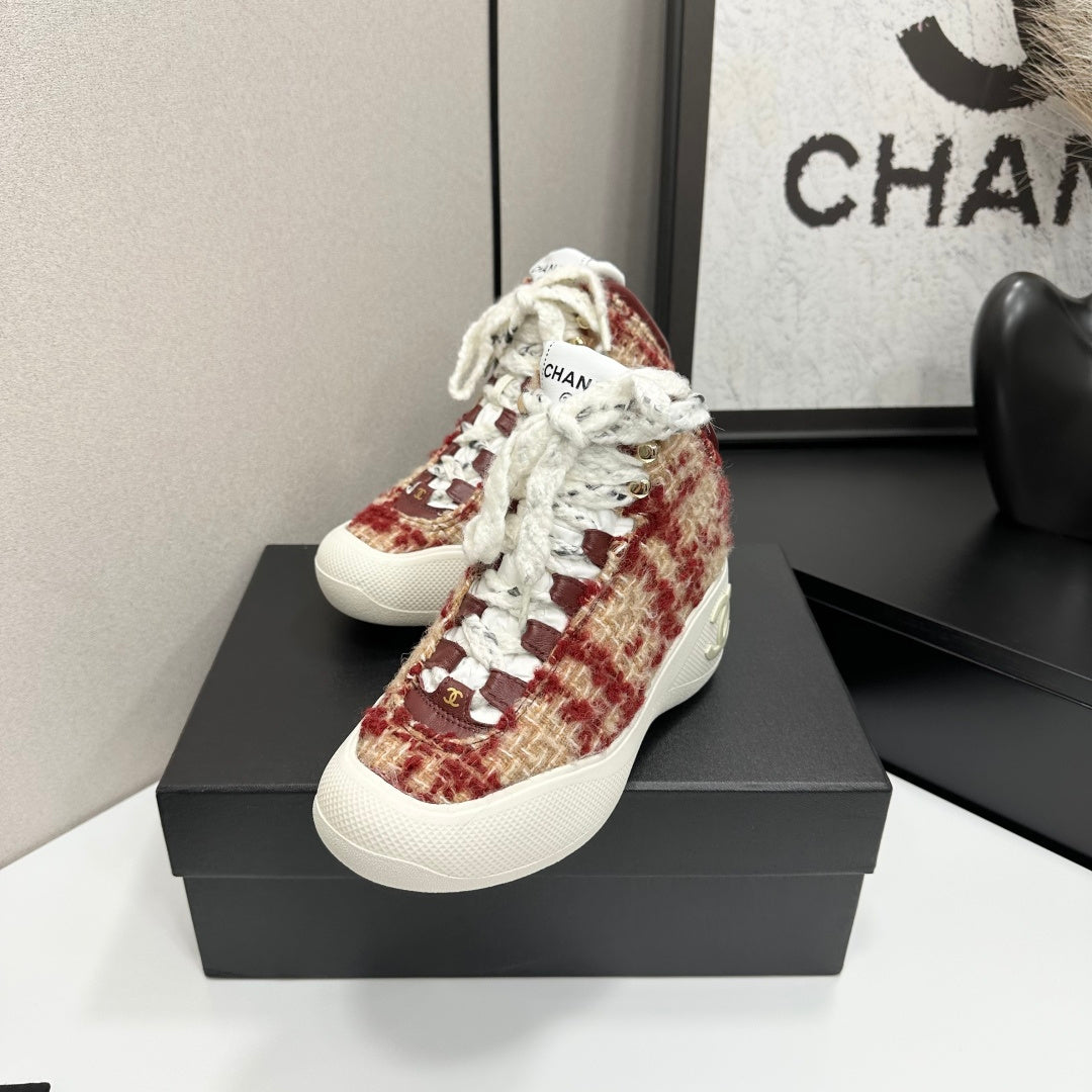 CC 26s Casual Sneakers White Red Beige Fabric Sheepskin 626367