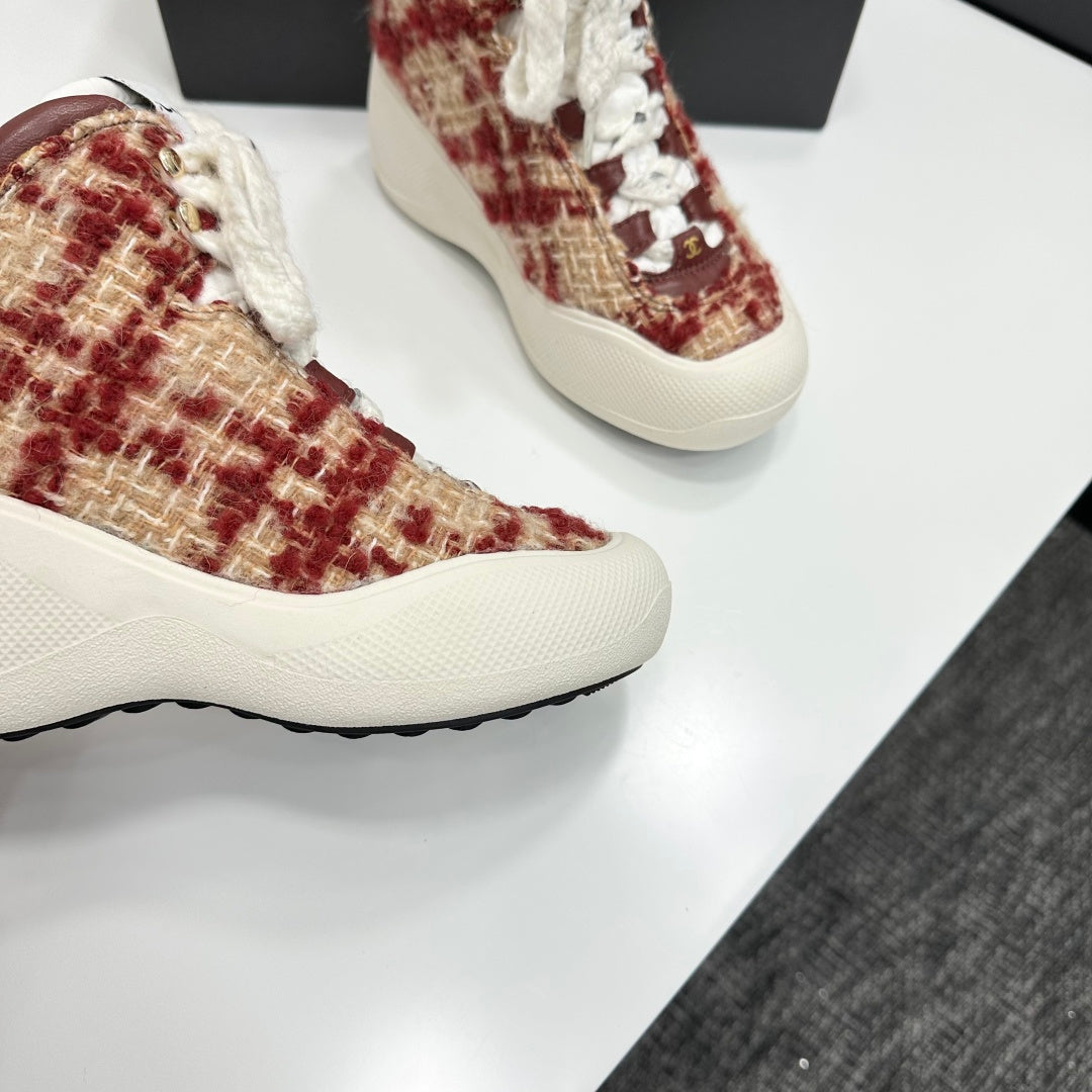 CC 26s Casual Sneakers White Red Beige Fabric Sheepskin 626367