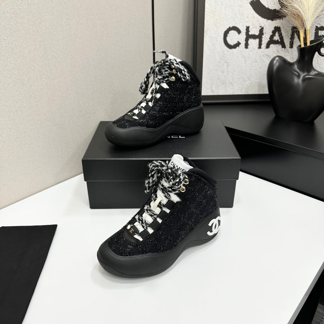 CC 26s Casual Sneakers Black Fabric Sheepskin 626368
