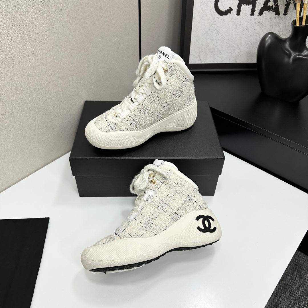 CC 26s Casual Sneakers Ivory Black Fabric Sheepskin 626369