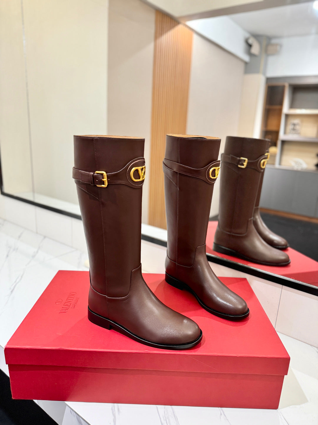 Valentino 25 Garavani Vlogo Signature Round Toe Brown Chocolate Calfskin Boots 505542