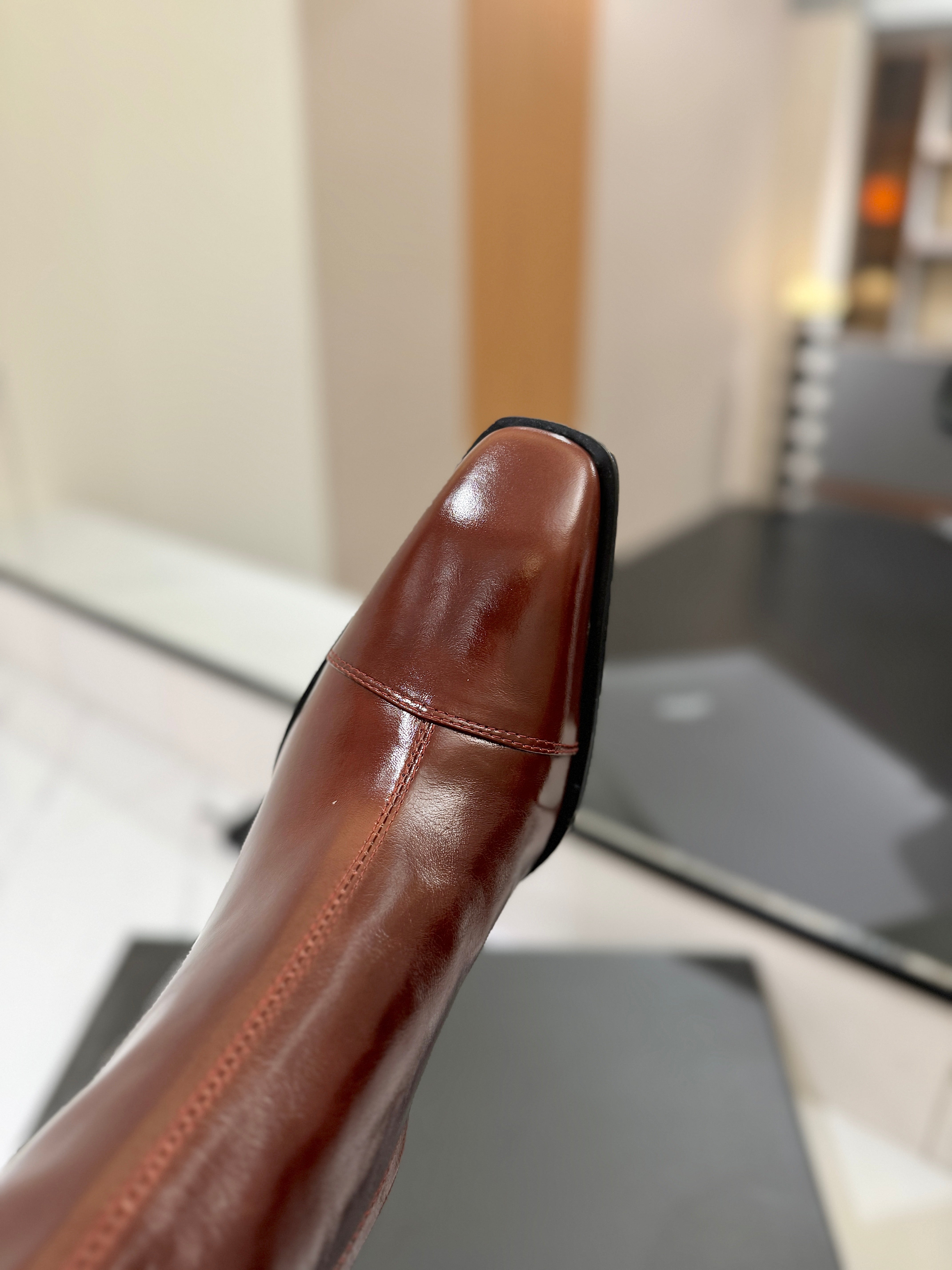 YSL 25 Zipper Sleeve Boot Burgundy Cowhide 520790