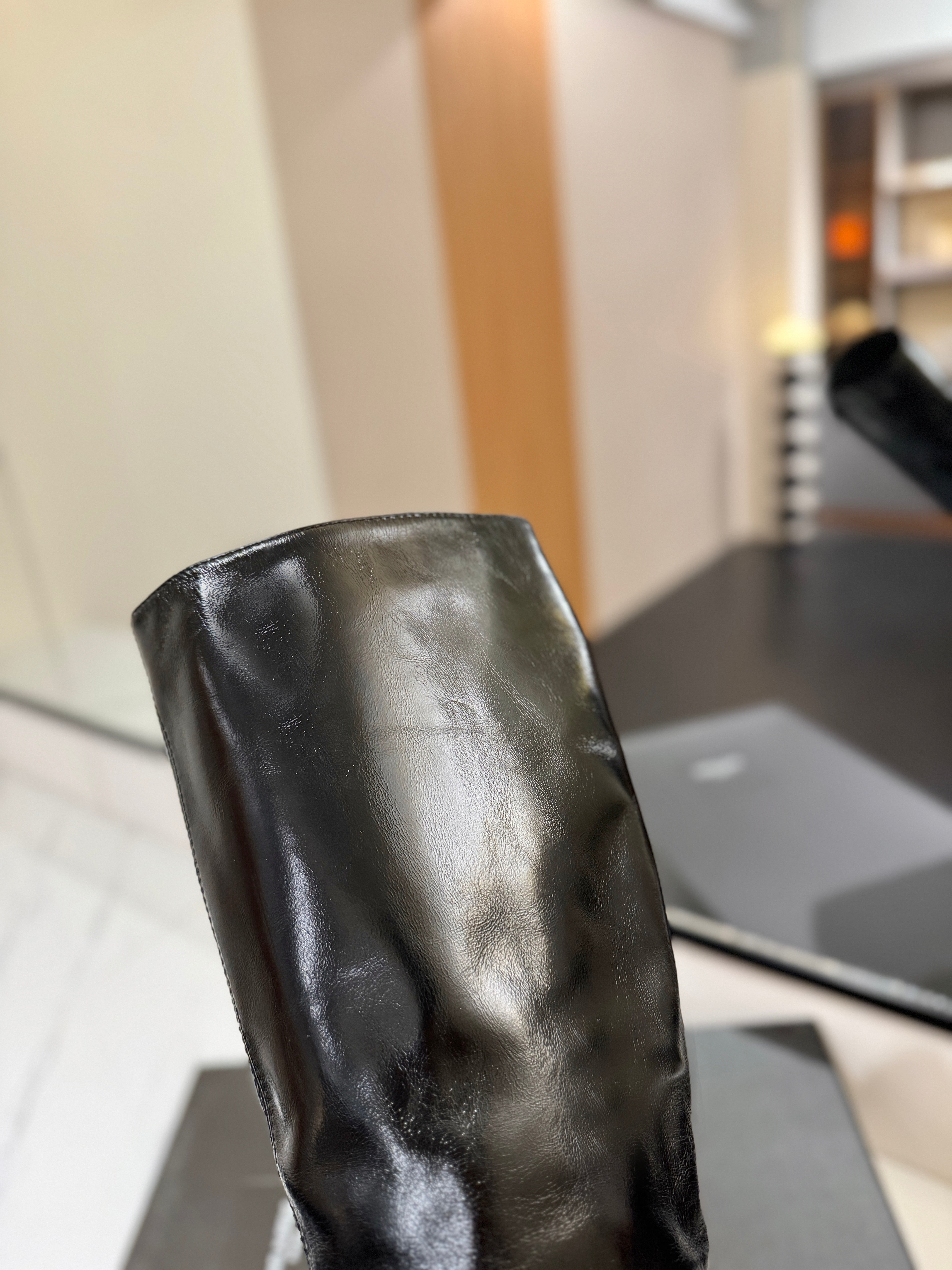 YSL 25 Zipper Sleeve Boot Black Patent Cowhide  520791