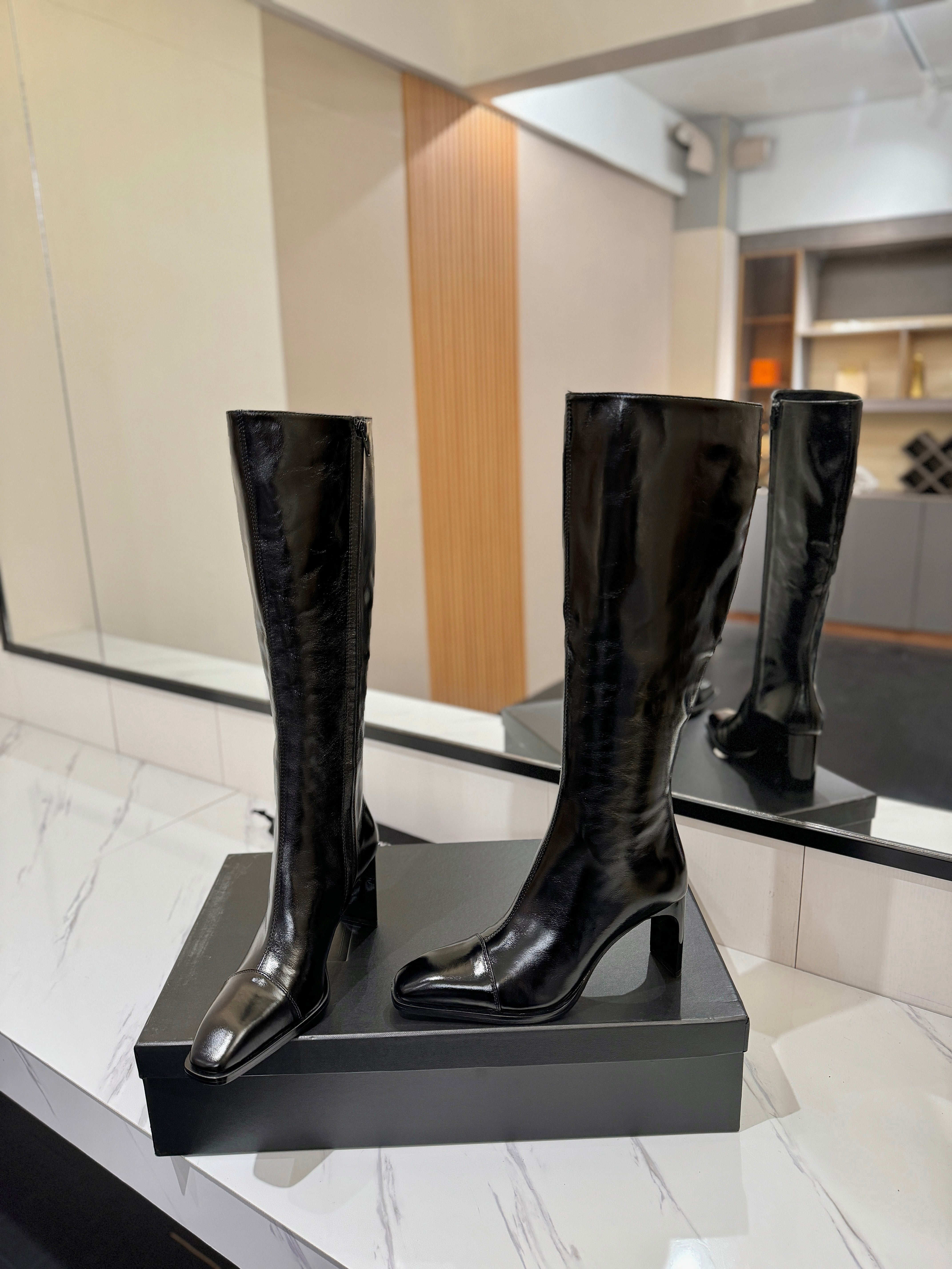 YSL 25 Zipper Sleeve Boot Black Patent Cowhide  520791