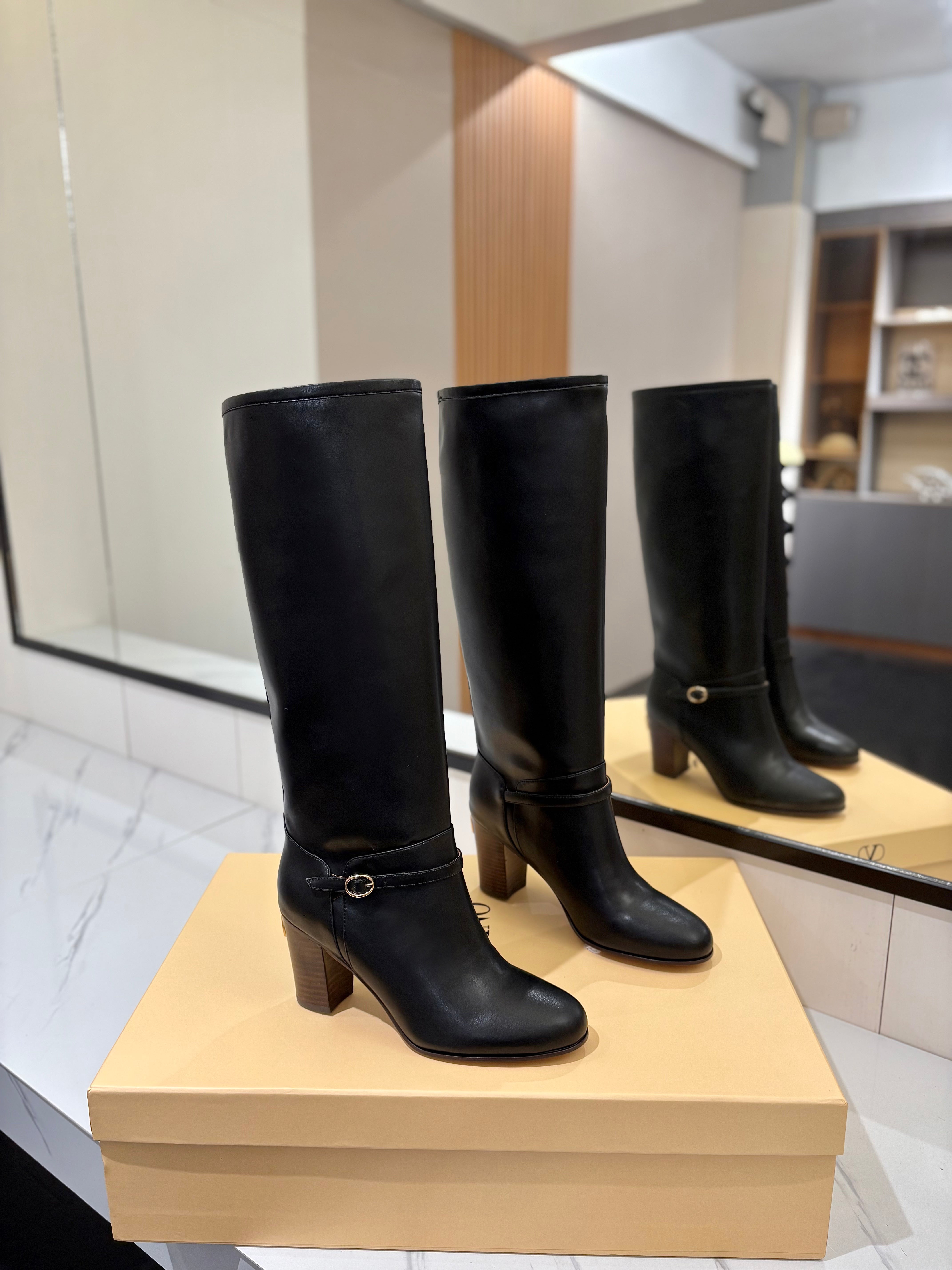 Valentino 2025 Pattie High Boot Black Calfskin 560743