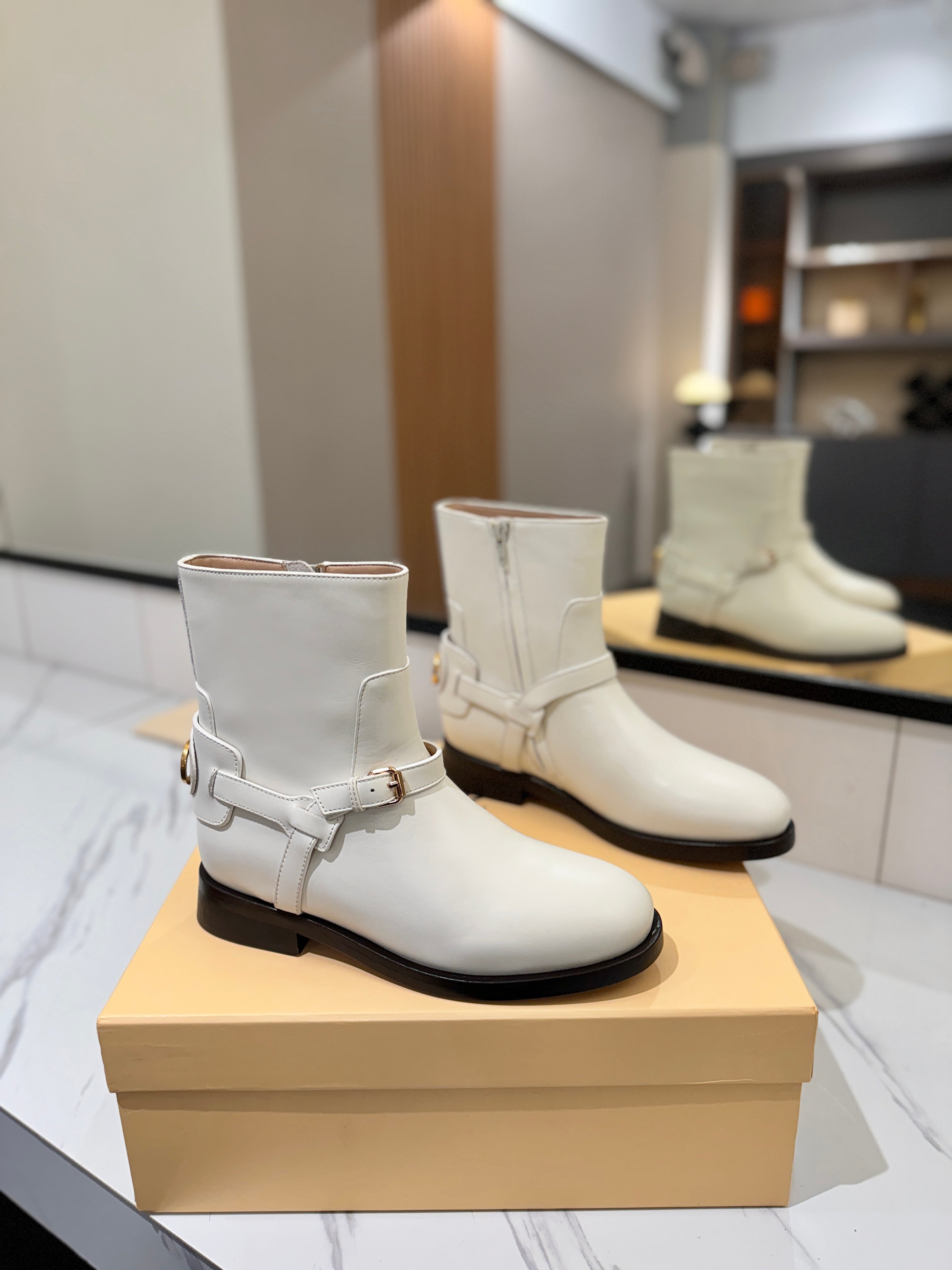 Valentino 2025 Pattie Boot White Calfskin 560746