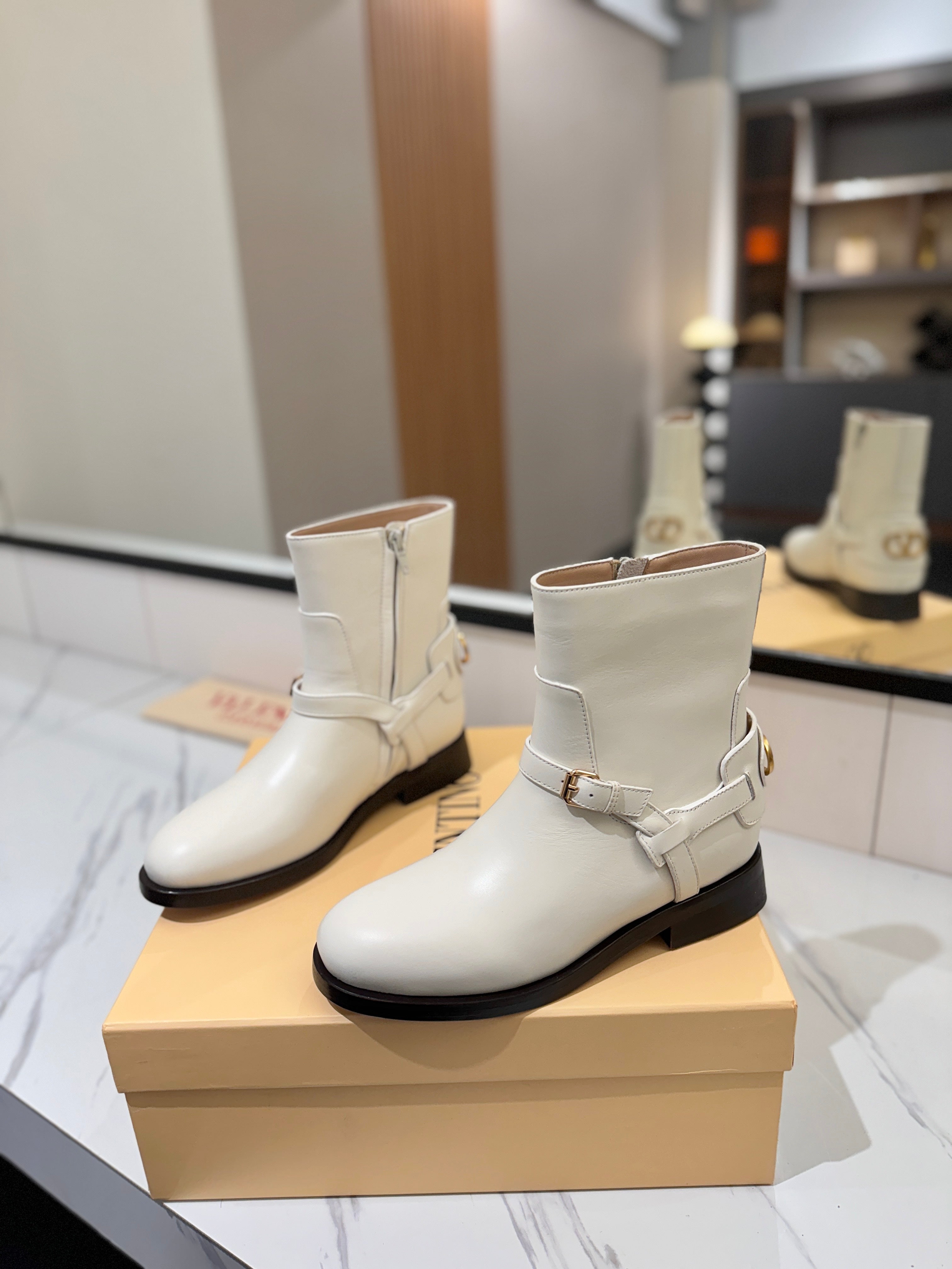 Valentino 2025 Pattie Boot White Calfskin 560746