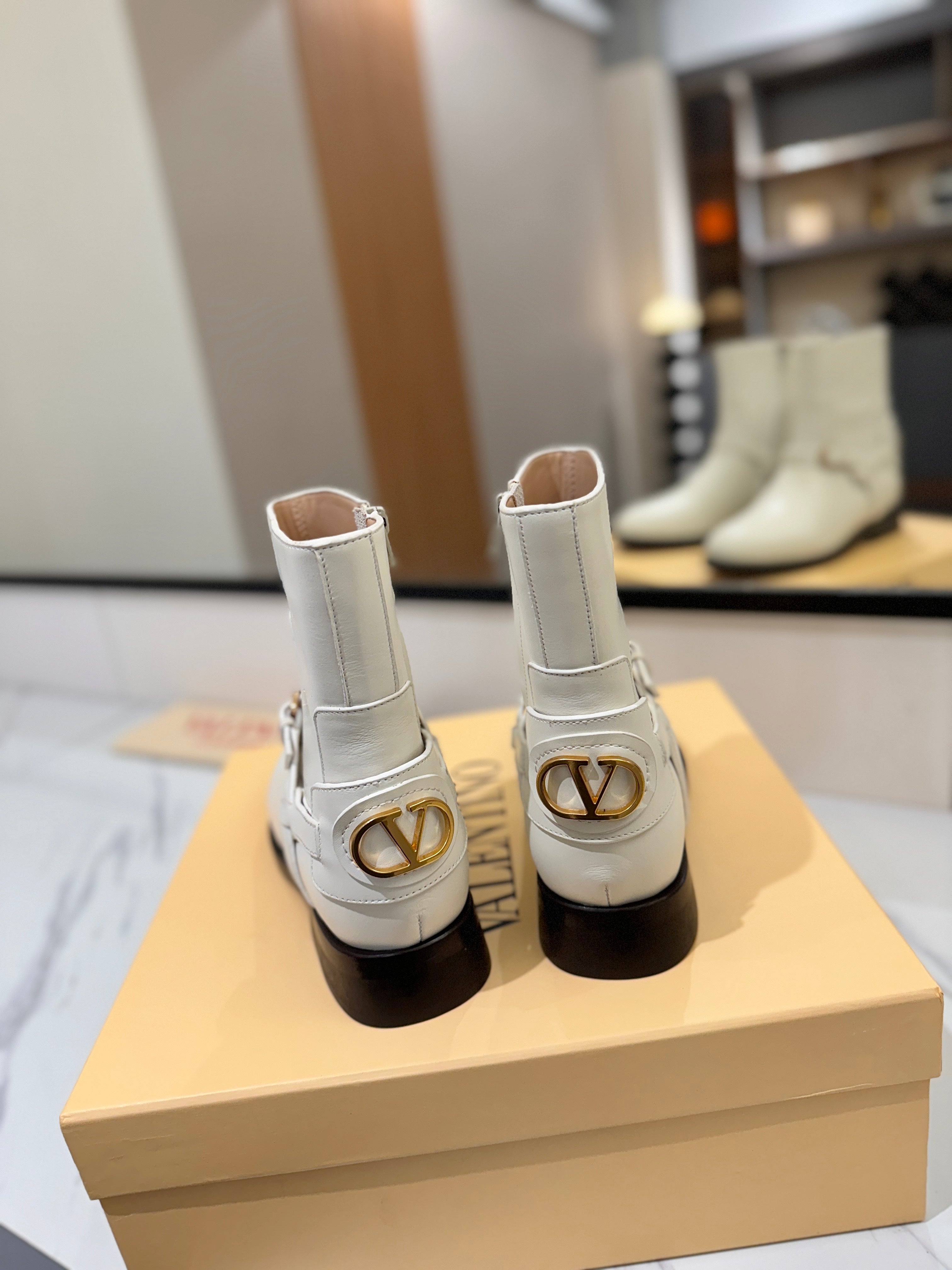 Valentino 2025 Pattie Boot White Calfskin 560746