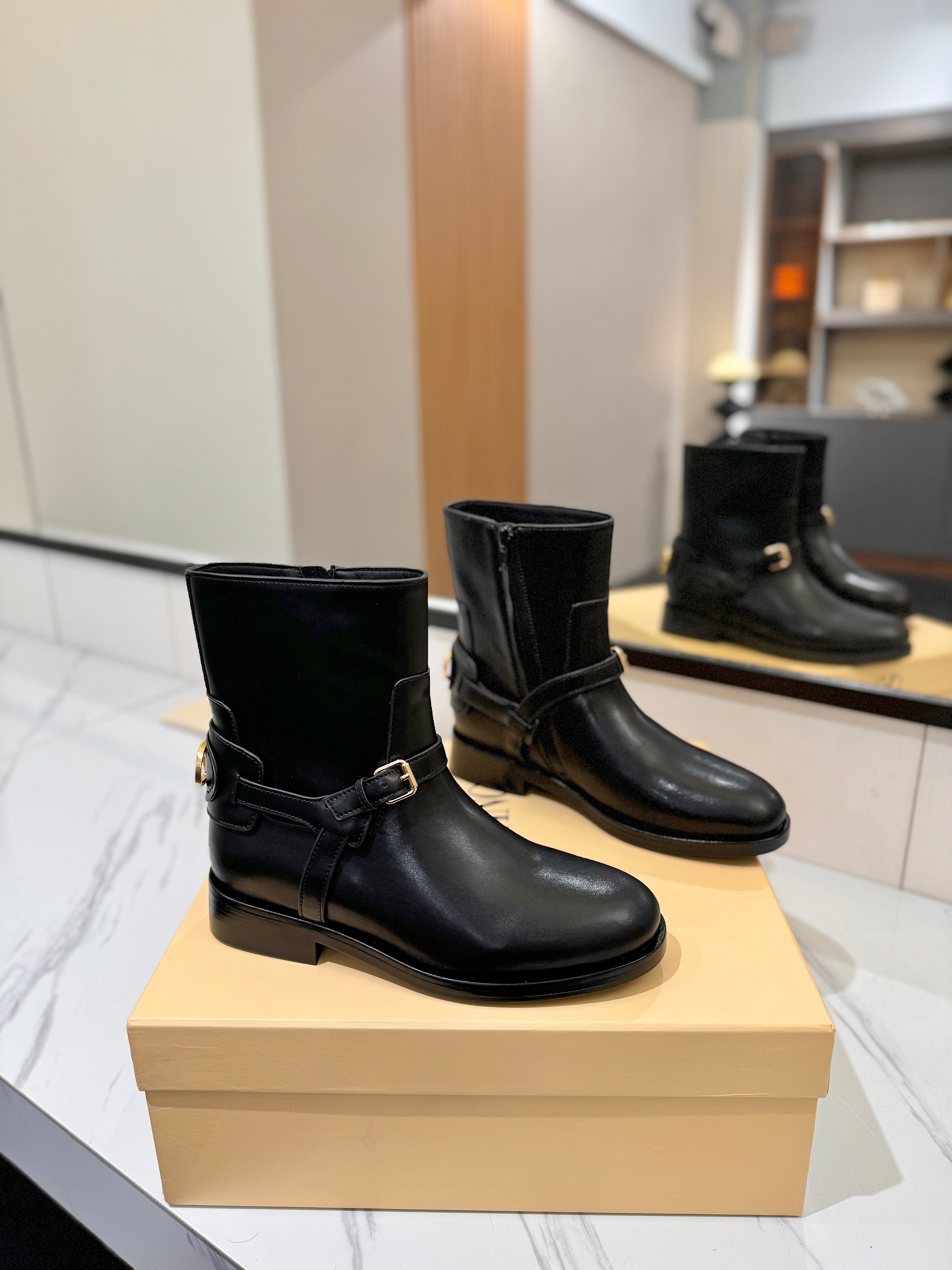 Valentino 2025 Pattie Boot Black Calfskin 560747