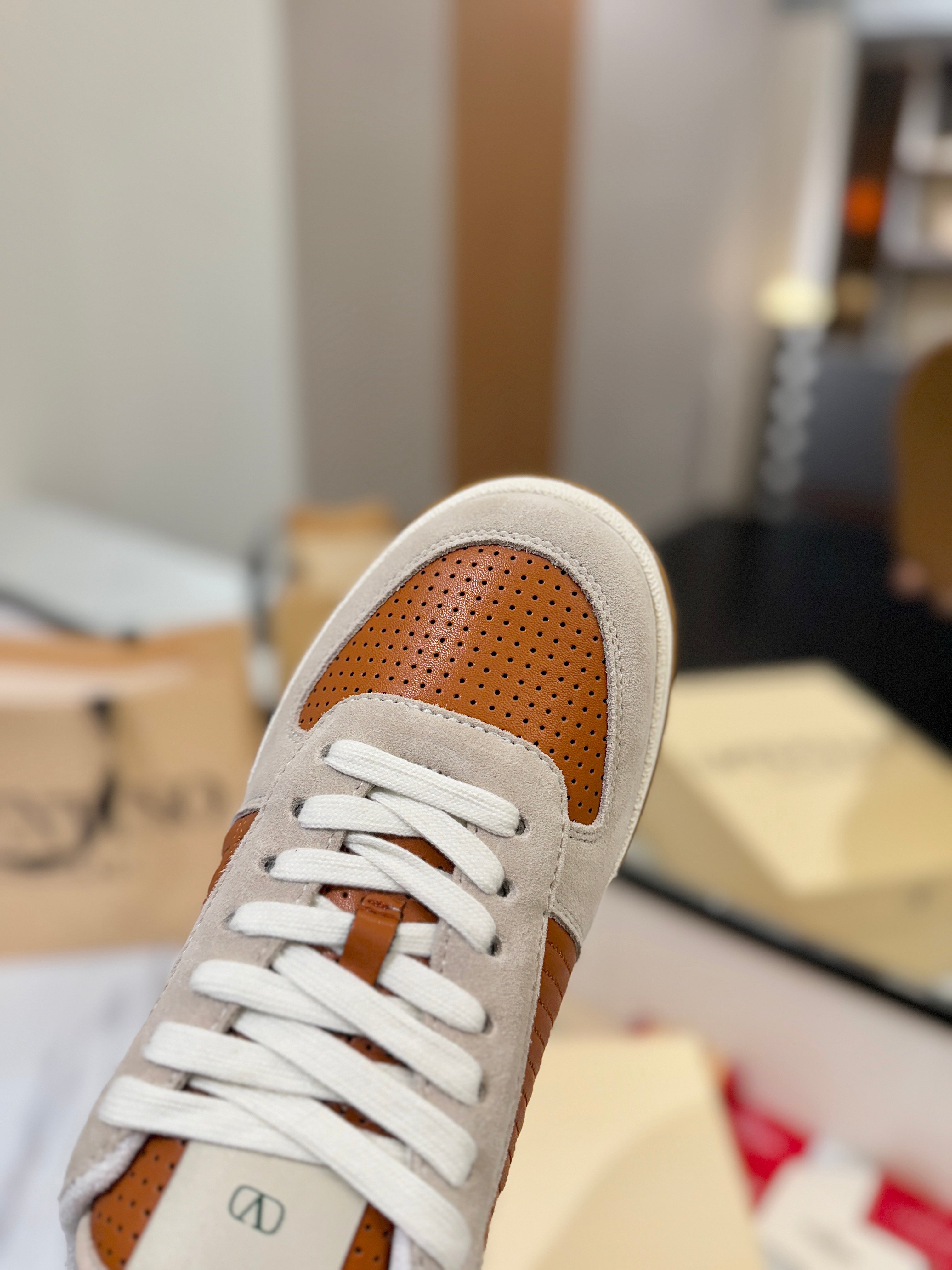 VT 25S  Casual Sneakers Light Gray Brown Suede Cowhide  560750