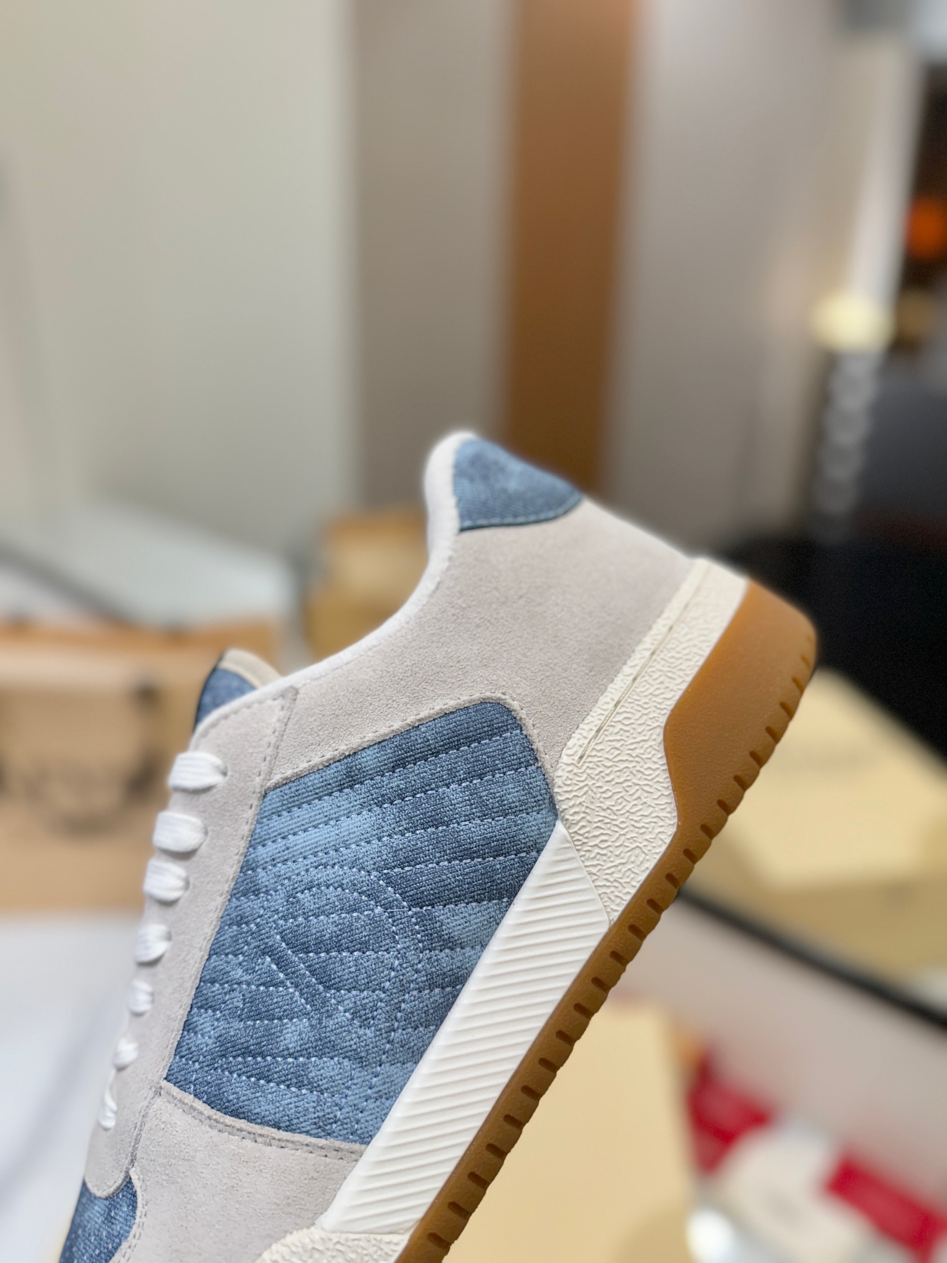 VT 25S  Casual Sneakers Light Gray Blue Suede Cowhide  560752