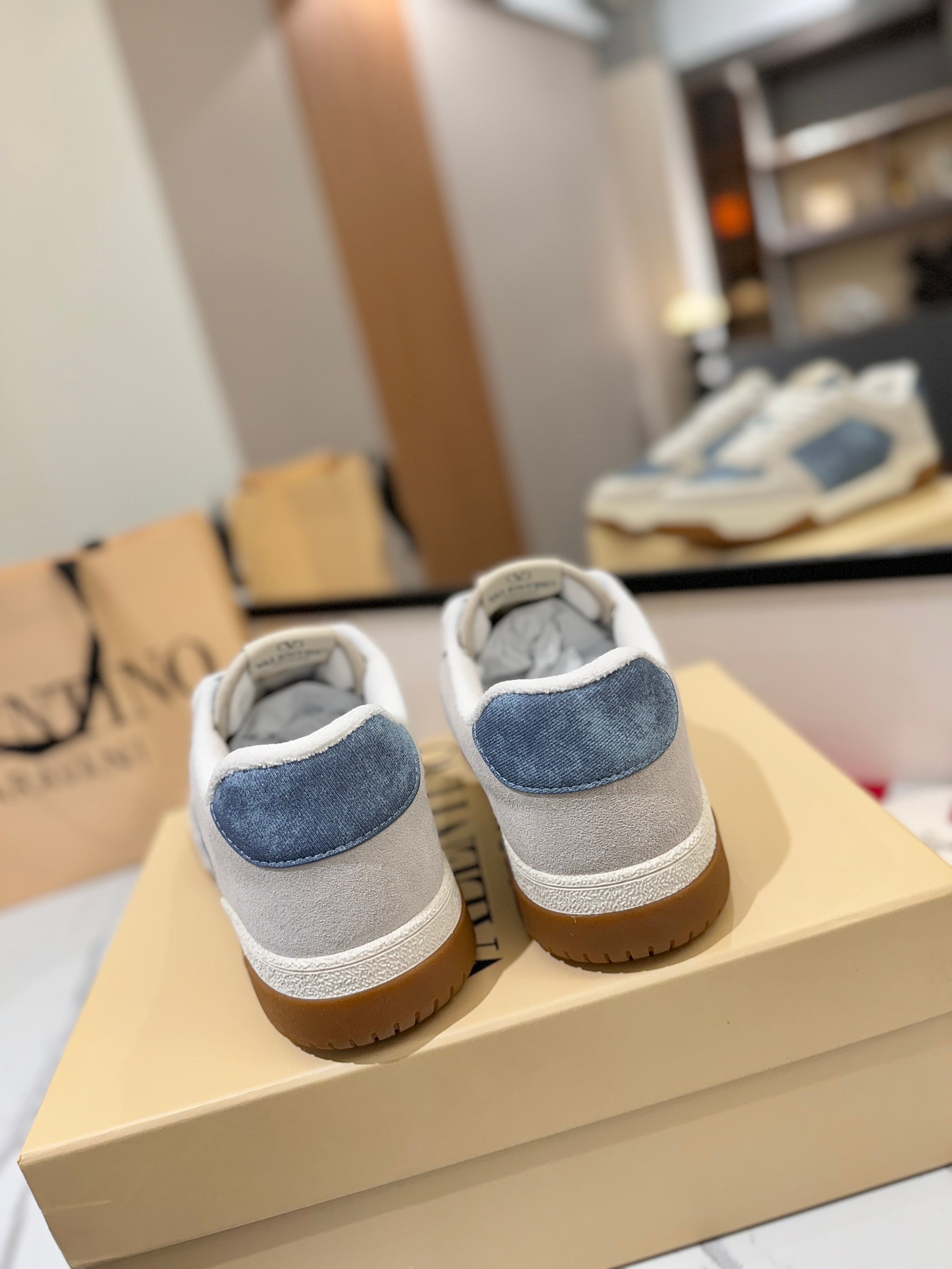 VT 25S  Casual Sneakers Light Gray Blue Suede Cowhide  560752