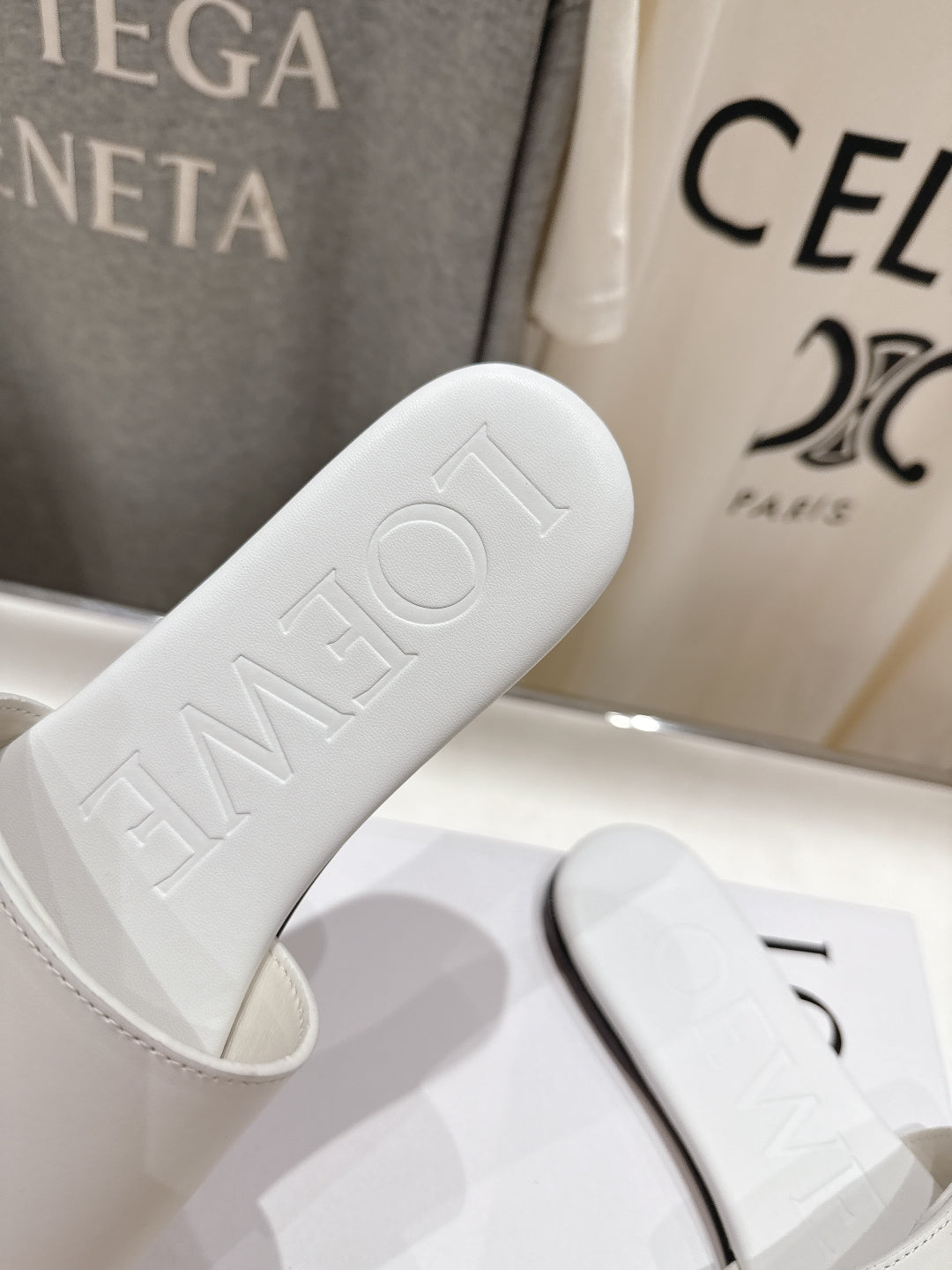 Loewe 25 Pebble Slide Black Calfskin 325329