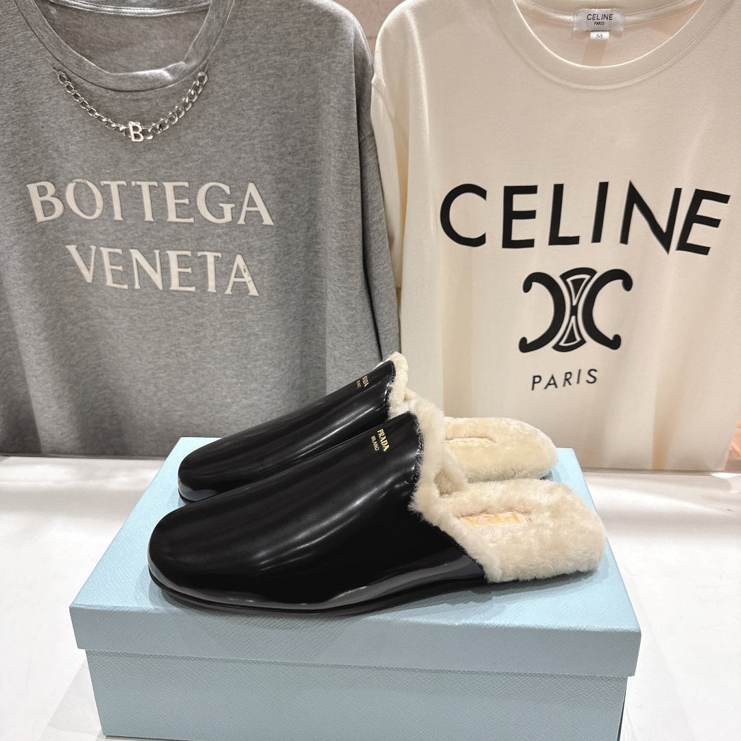 Prada 25s Furry Slippers Black Patent Sheepskin And Wool 535490