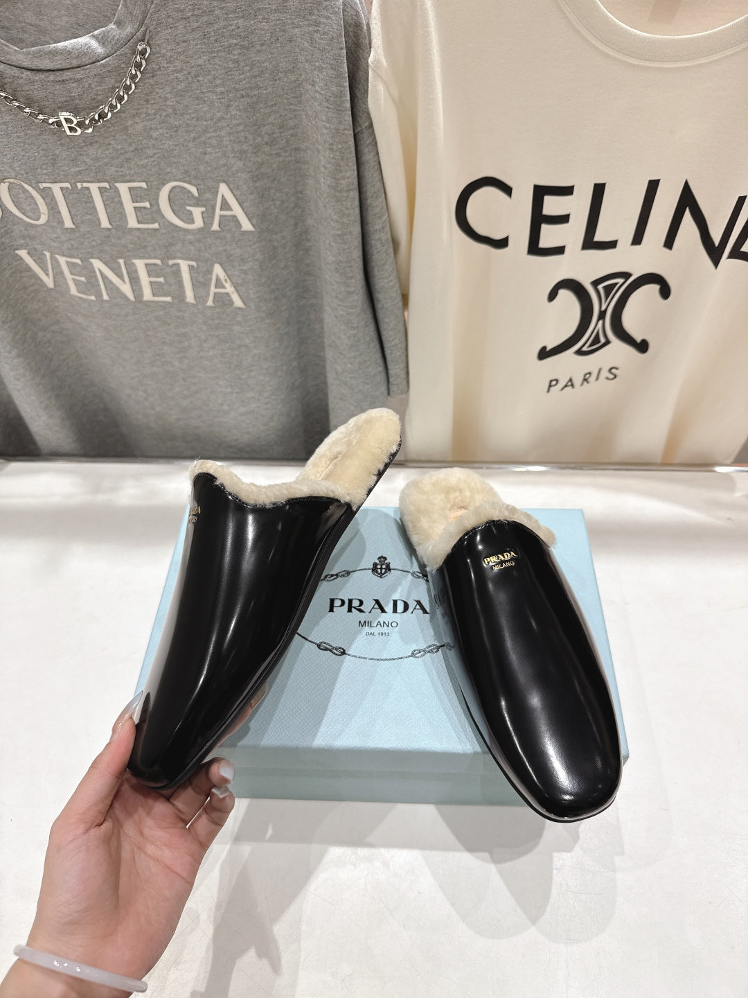 Prada 25s Furry Slippers Black Patent Sheepskin And Wool 535490
