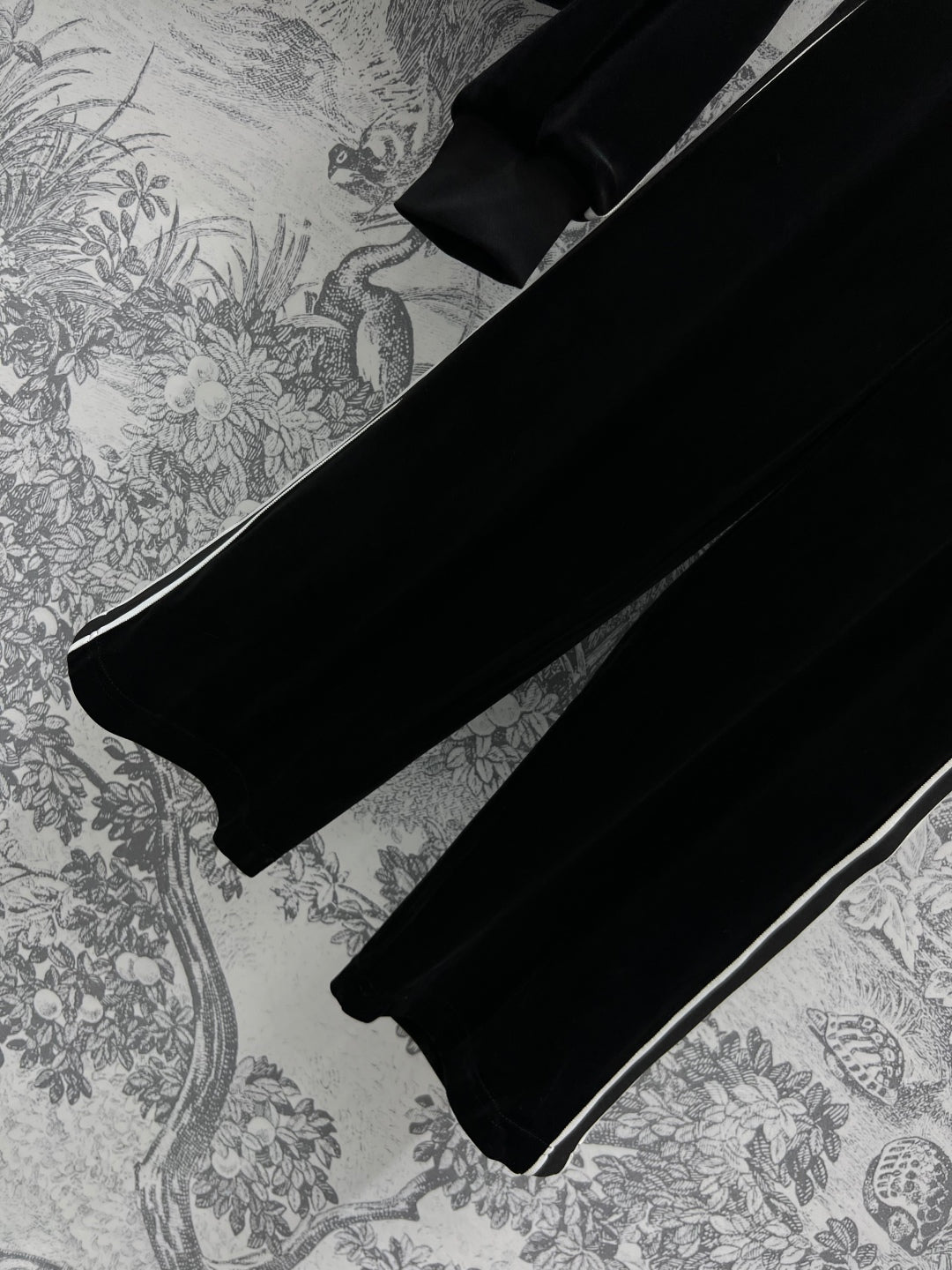 CD 25 Contrast Ribbon Suit Black velvet